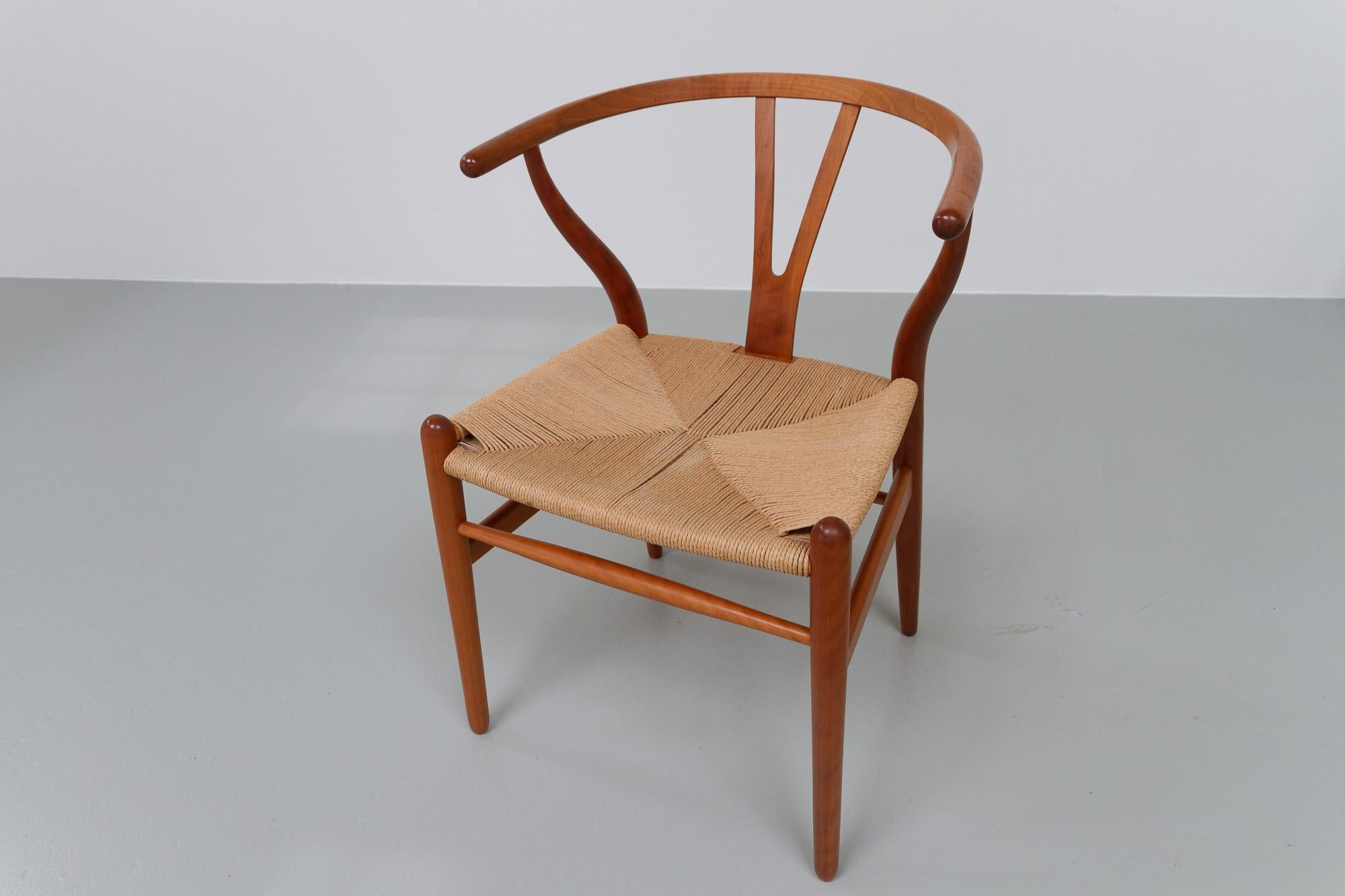 Dänische moderne Kirschbaumholz CH24 Wishbone-Stühle von Hans J. Wegner, 1990er Jahre im Angebot 3