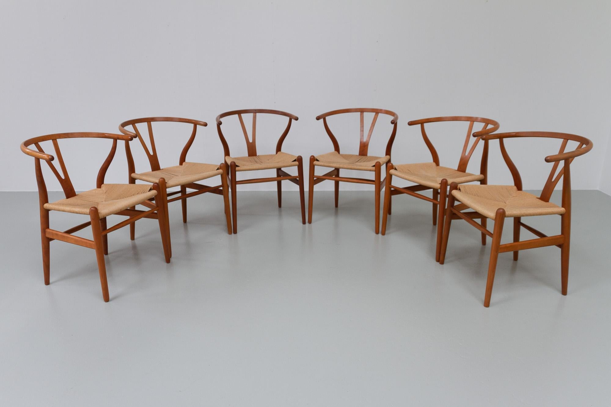 Dänische moderne Kirschbaumholz CH24 Wishbone-Stühle von Hans J. Wegner, 1990er Jahre im Angebot 6