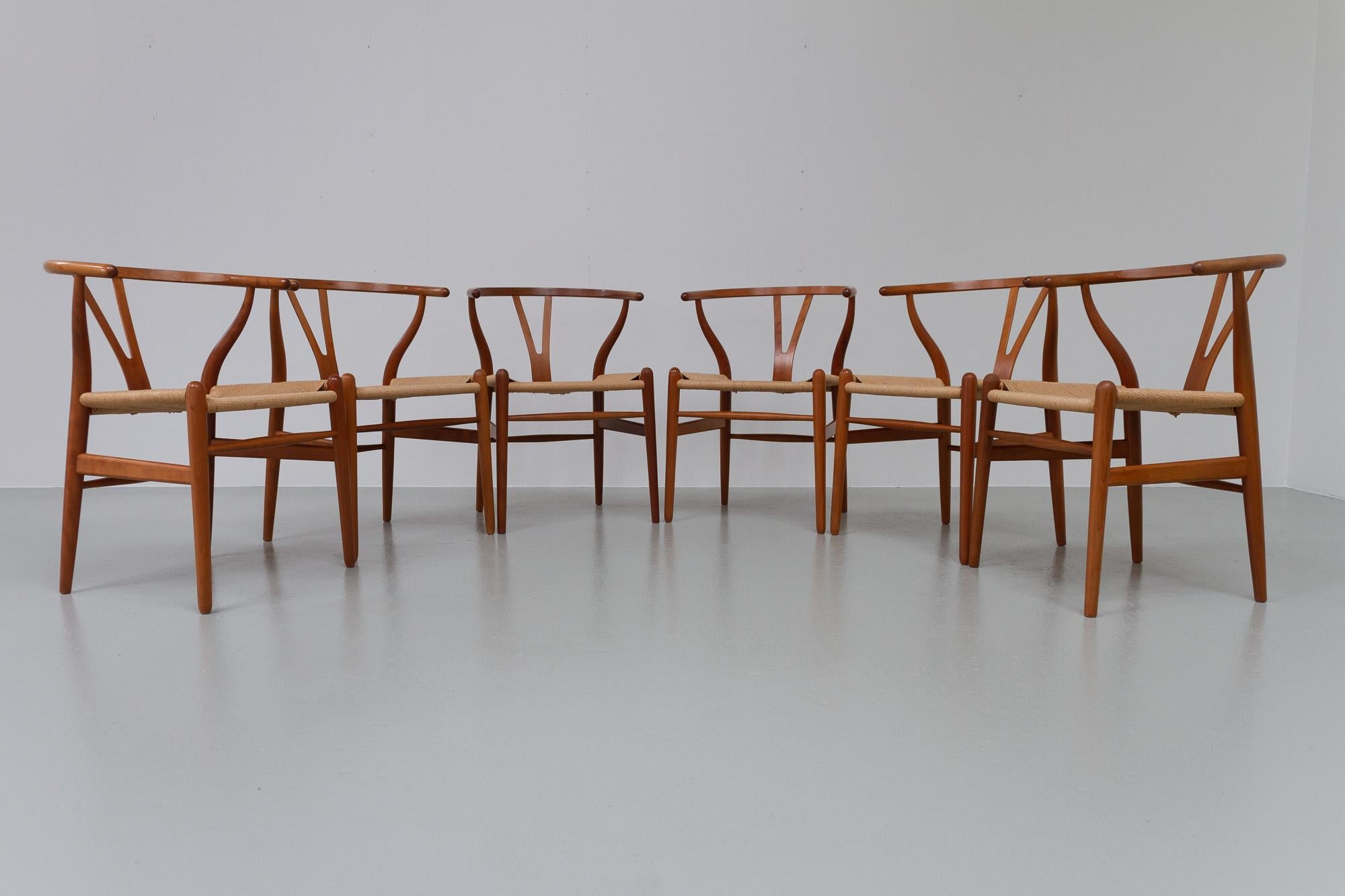 Dänische moderne Kirschbaumholz CH24 Wishbone-Stühle von Hans J. Wegner, 1990er Jahre im Angebot 7