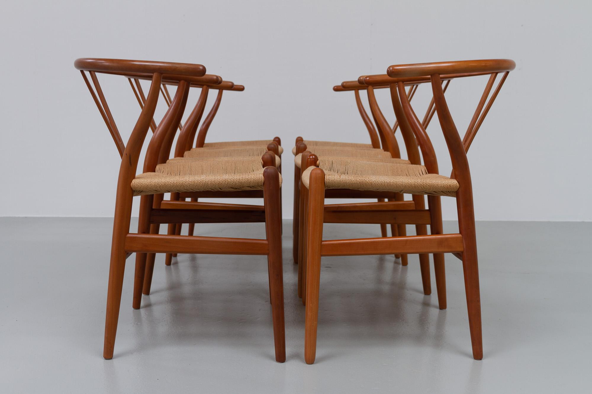 Dänische moderne Kirschbaumholz CH24 Wishbone-Stühle von Hans J. Wegner, 1990er Jahre (Ende des 20. Jahrhunderts) im Angebot