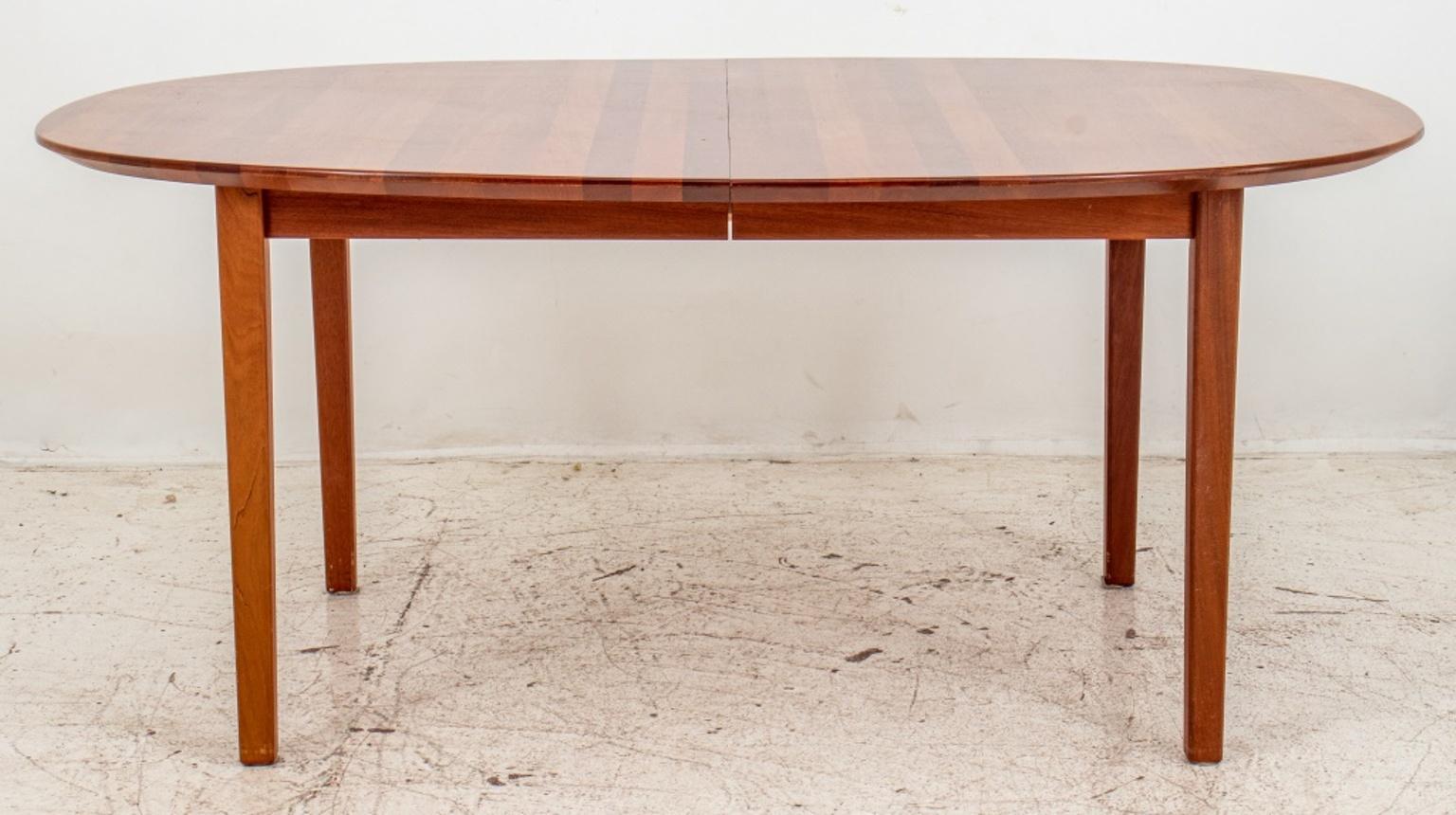 Danish Modern Cherry Wood Extending Table In Good Condition In New York, NY