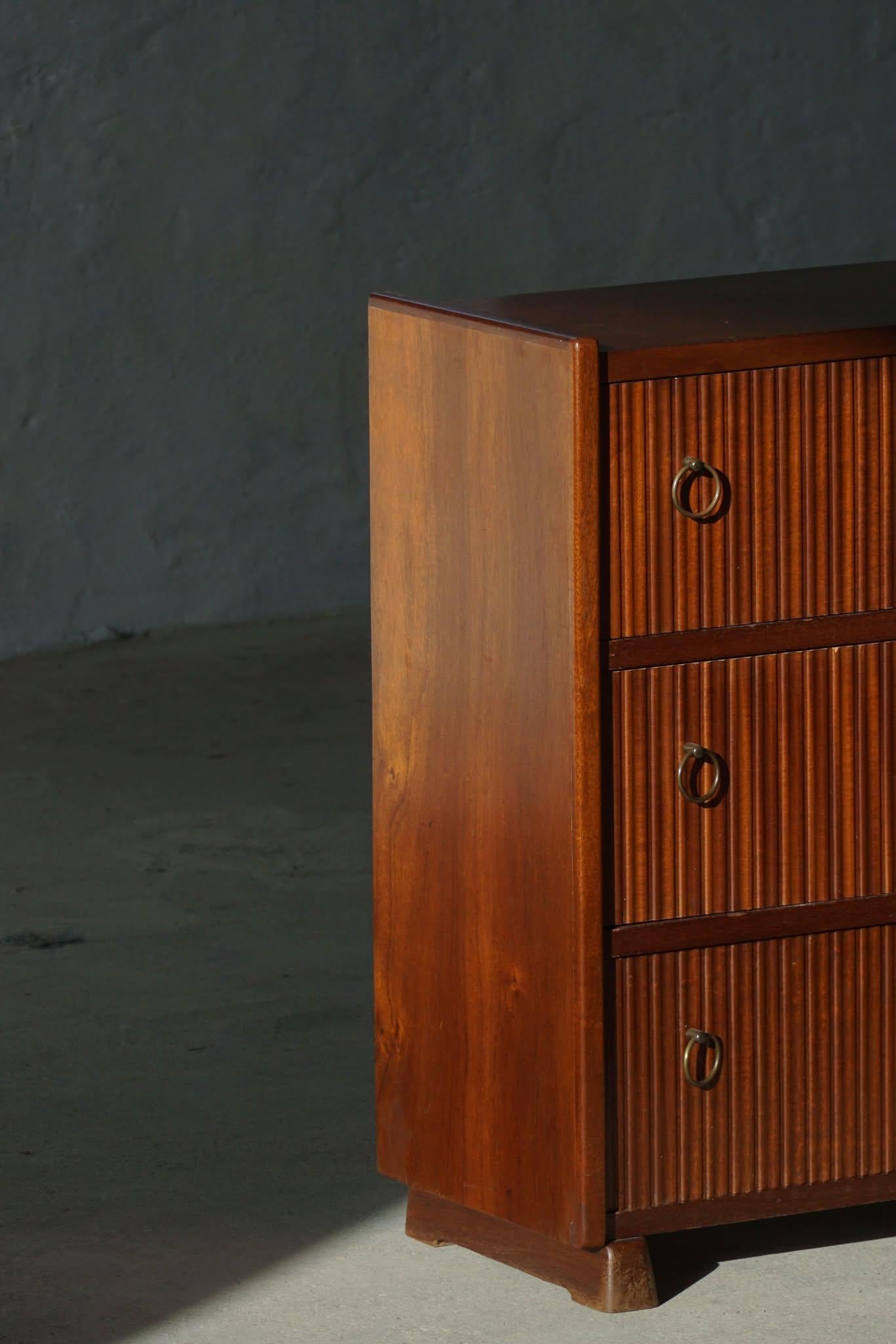 Cassettiera moderna danese in mogano, Frits Henningsen, anni '40 in vendita 1