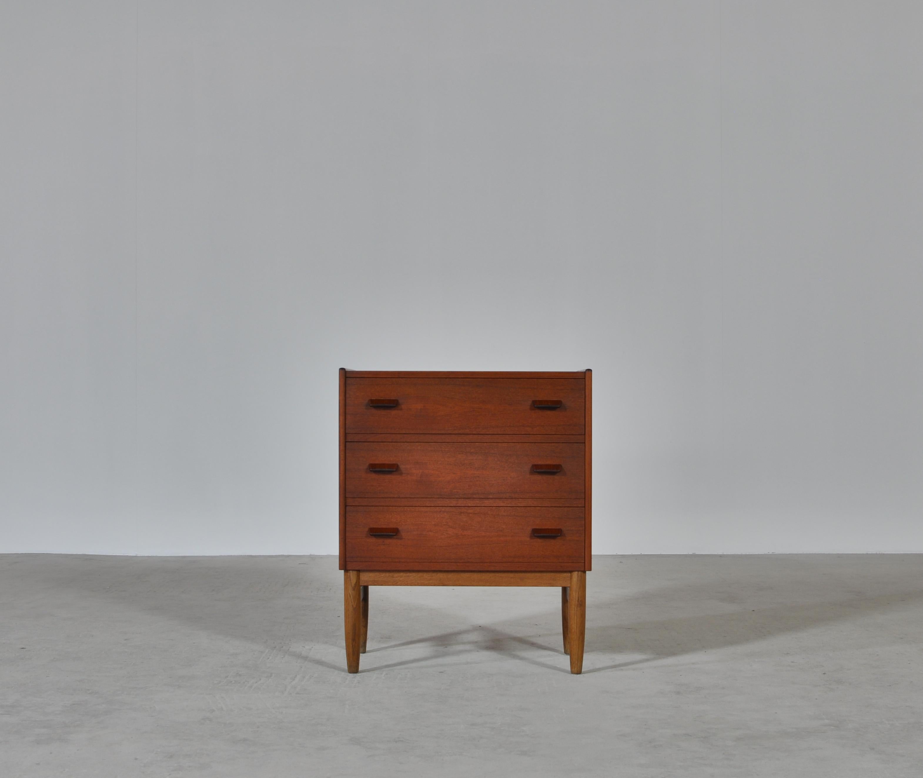 Wonderful small chest with 3 drawers designed by Poul Volther in the 1950s for 