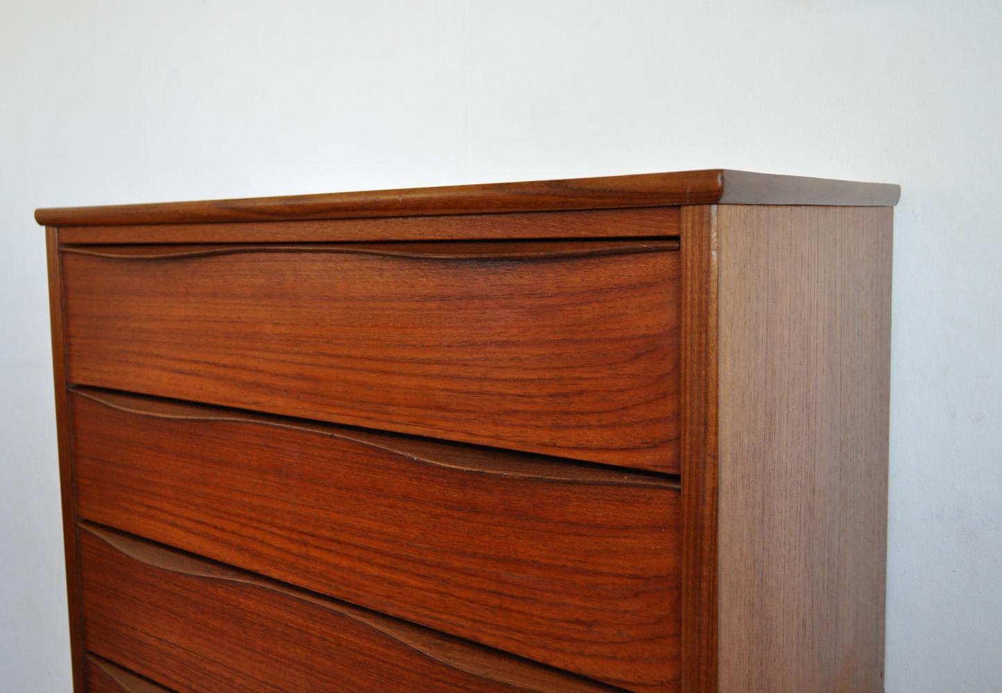 Stained Danish Modern Chest of Drawers in Teak Veneer with Six Drawers