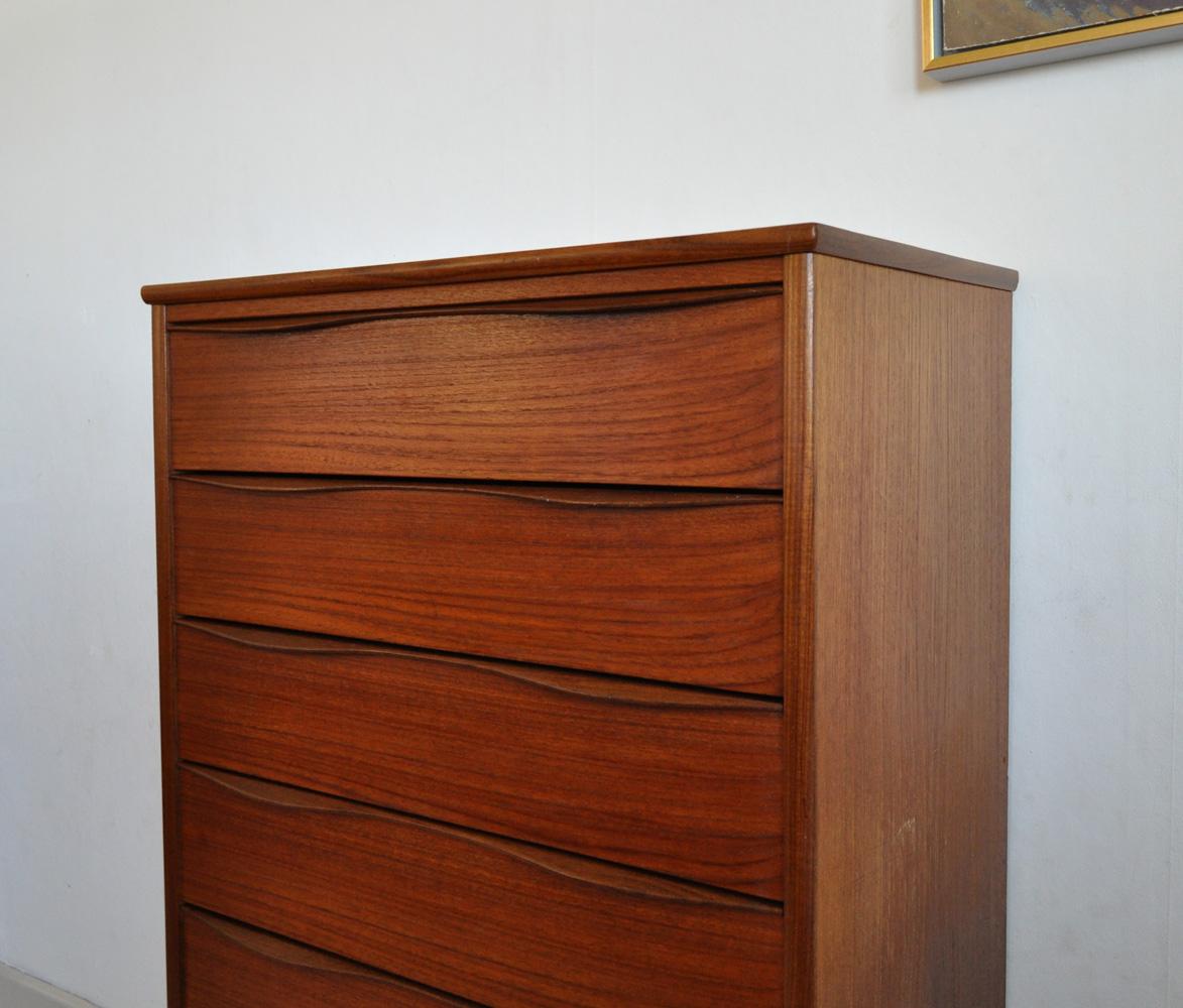 Danish Modern Chest of Drawers in Teak Veneer with Six Drawers In Good Condition In Vordingborg, DK