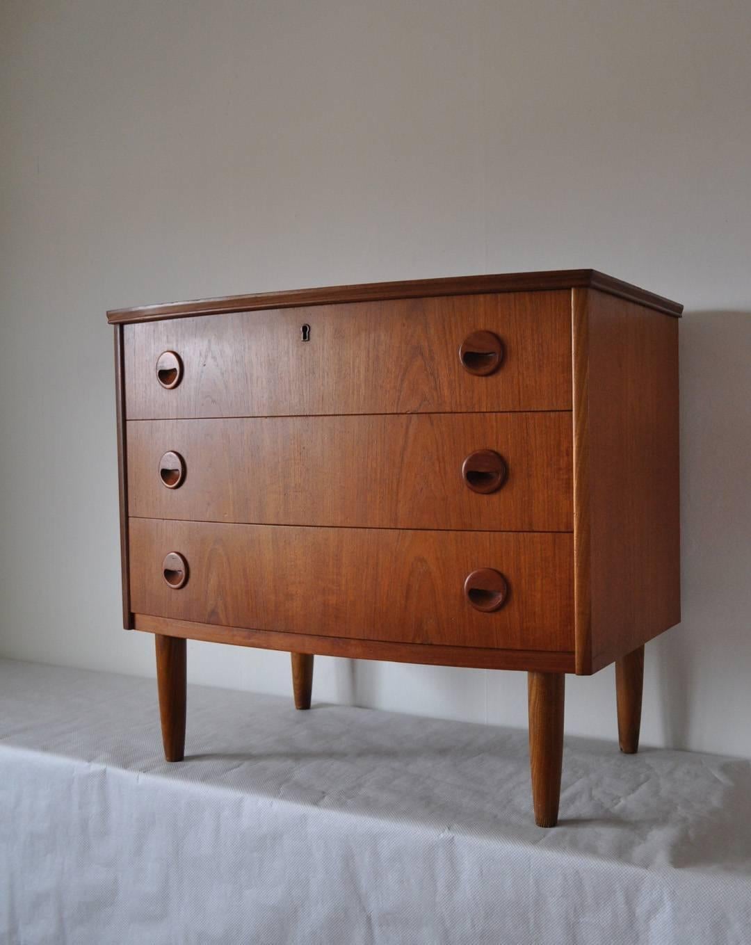 Danish Modern chest of drawers in teak veneer with three drawers In Good Condition In Vordingborg, DK