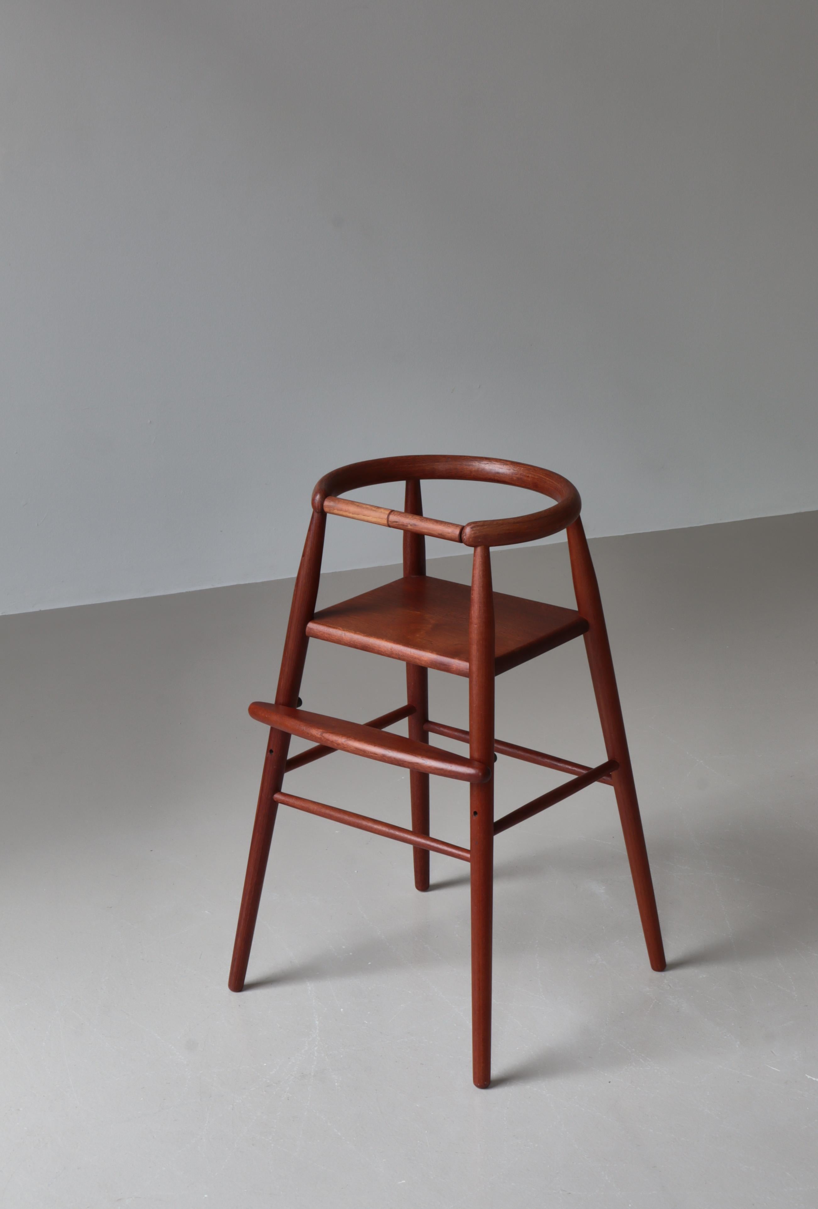 Danish Modern Children's Chair by Nanna Ditzel in Teakwood, Kolds Savværk, 1950s For Sale 2