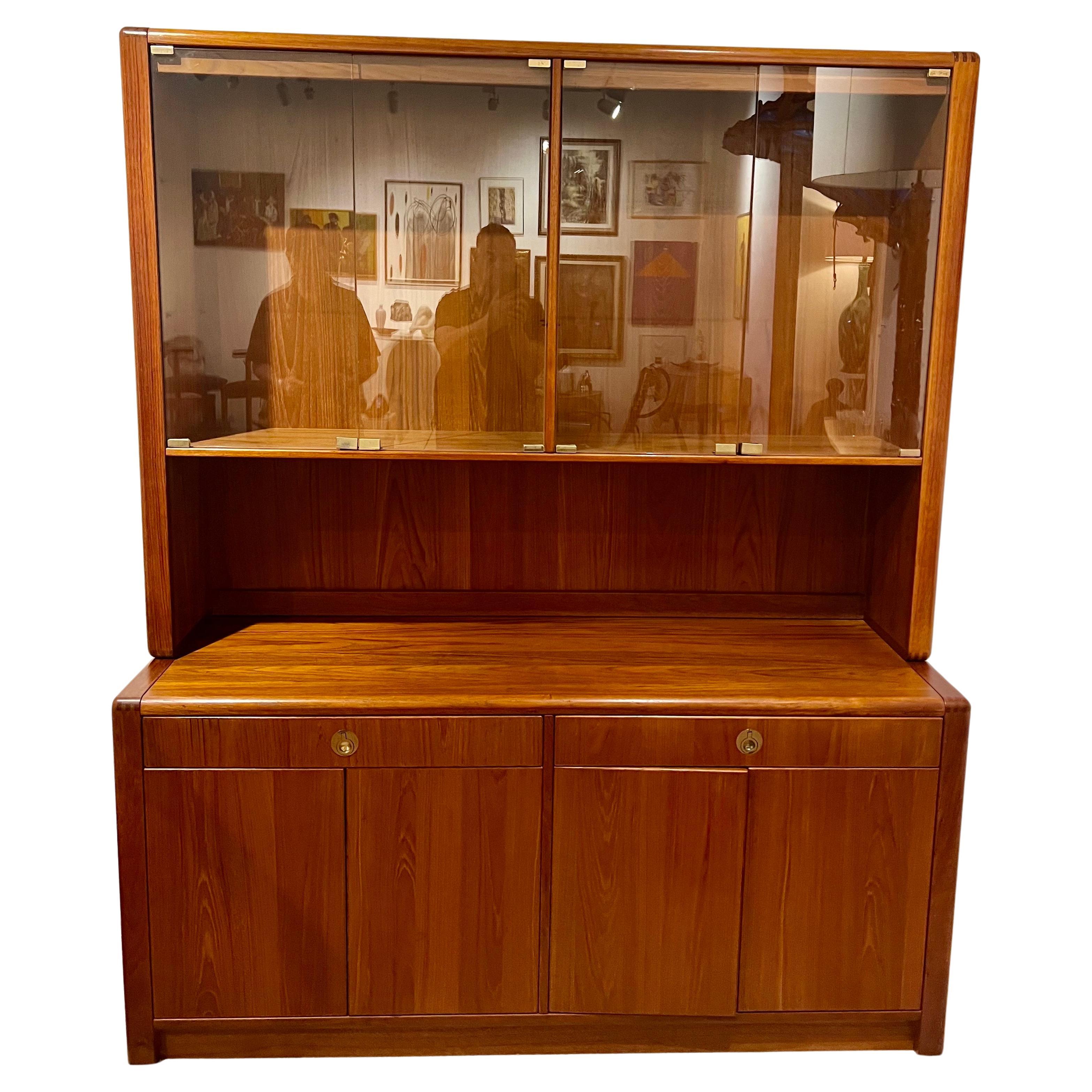 Danish Modern China Cabinet Credenza Glass doors & Shelves  In Good Condition For Sale In San Diego, CA