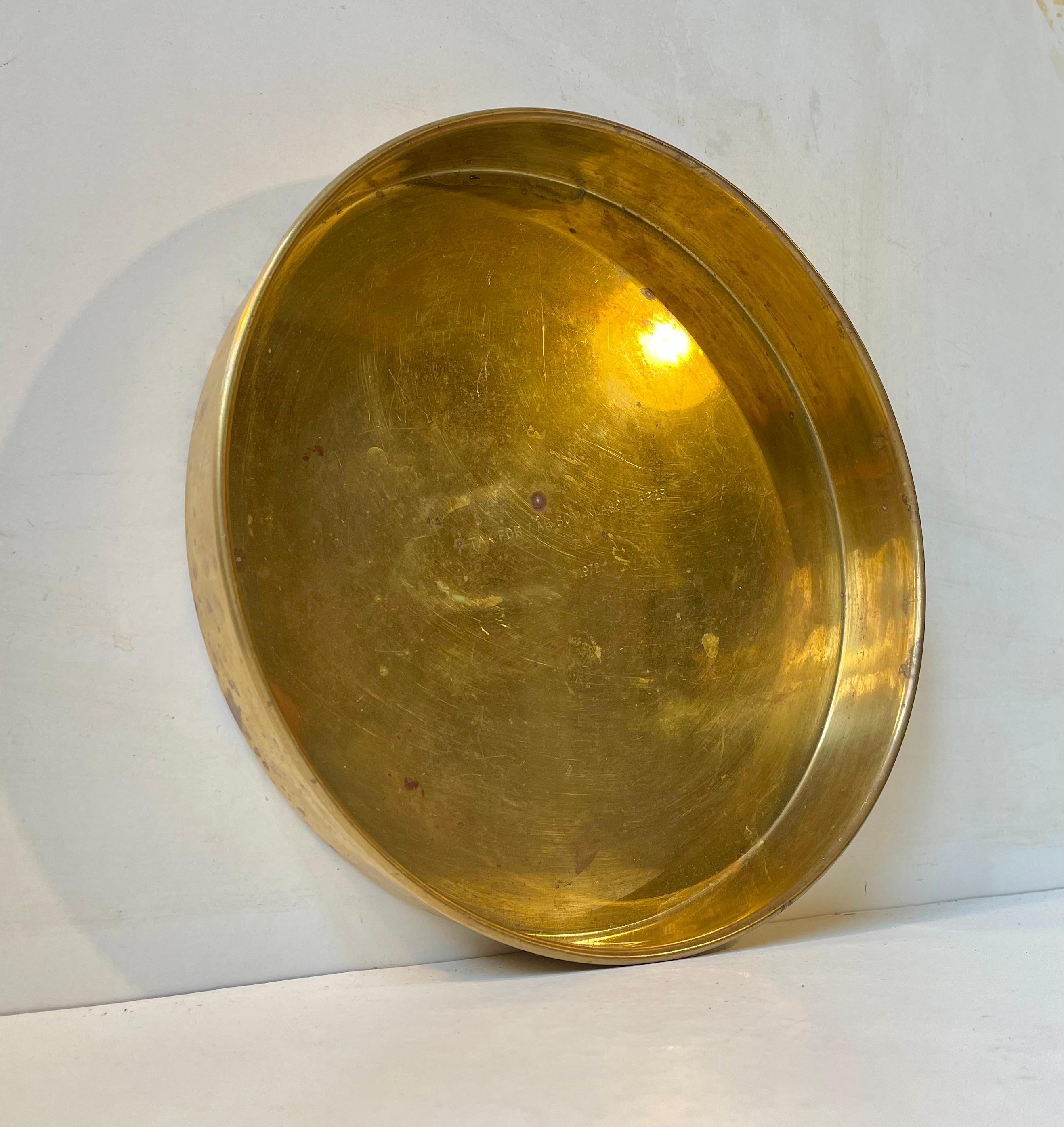 Danish Modern Circular Brass Serving Tray by Cawa In Good Condition For Sale In Esbjerg, DK