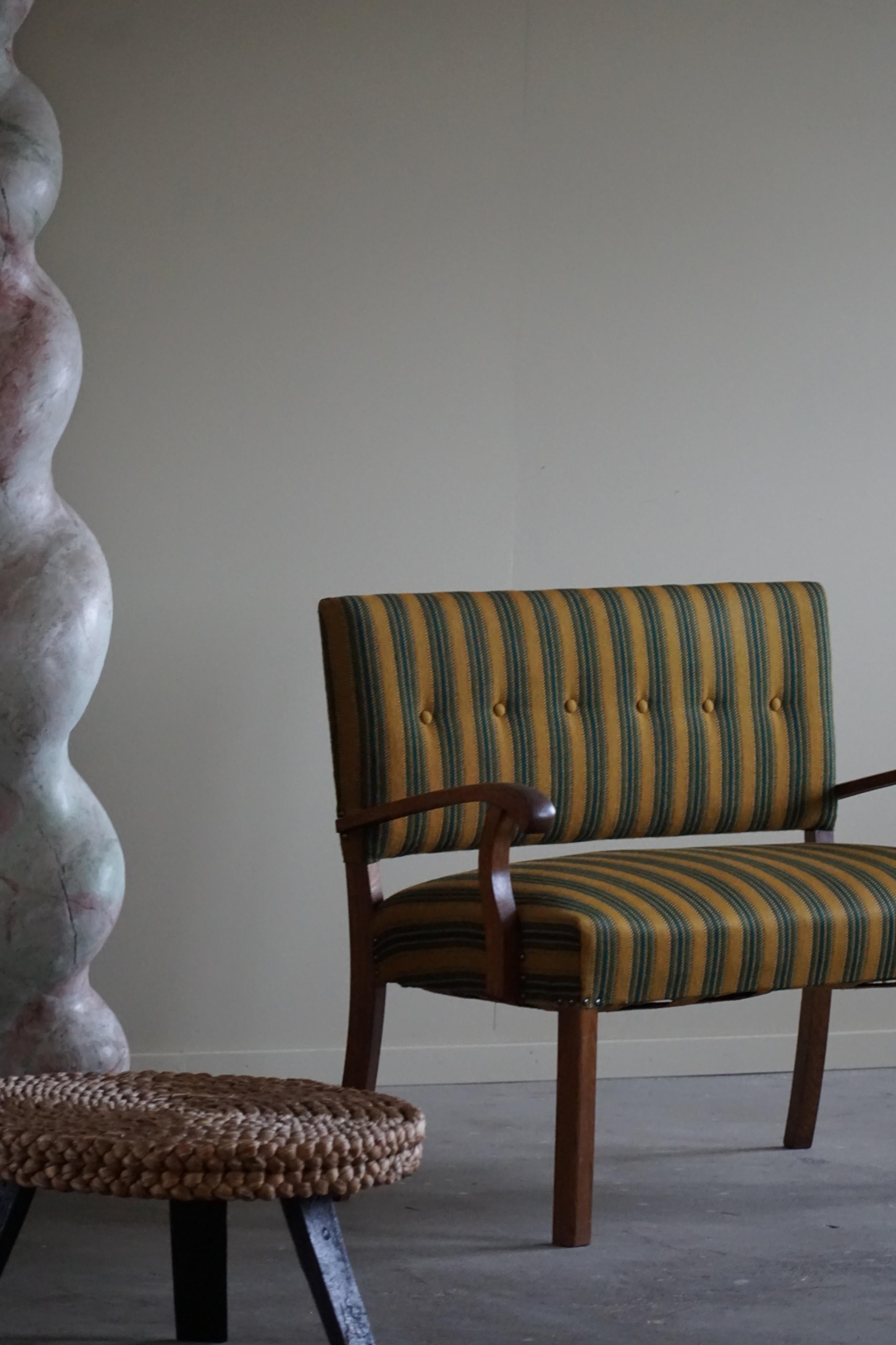 Mid-Century moderno Divano classico moderno danese a due posti in Oak e tessuto, anni '30