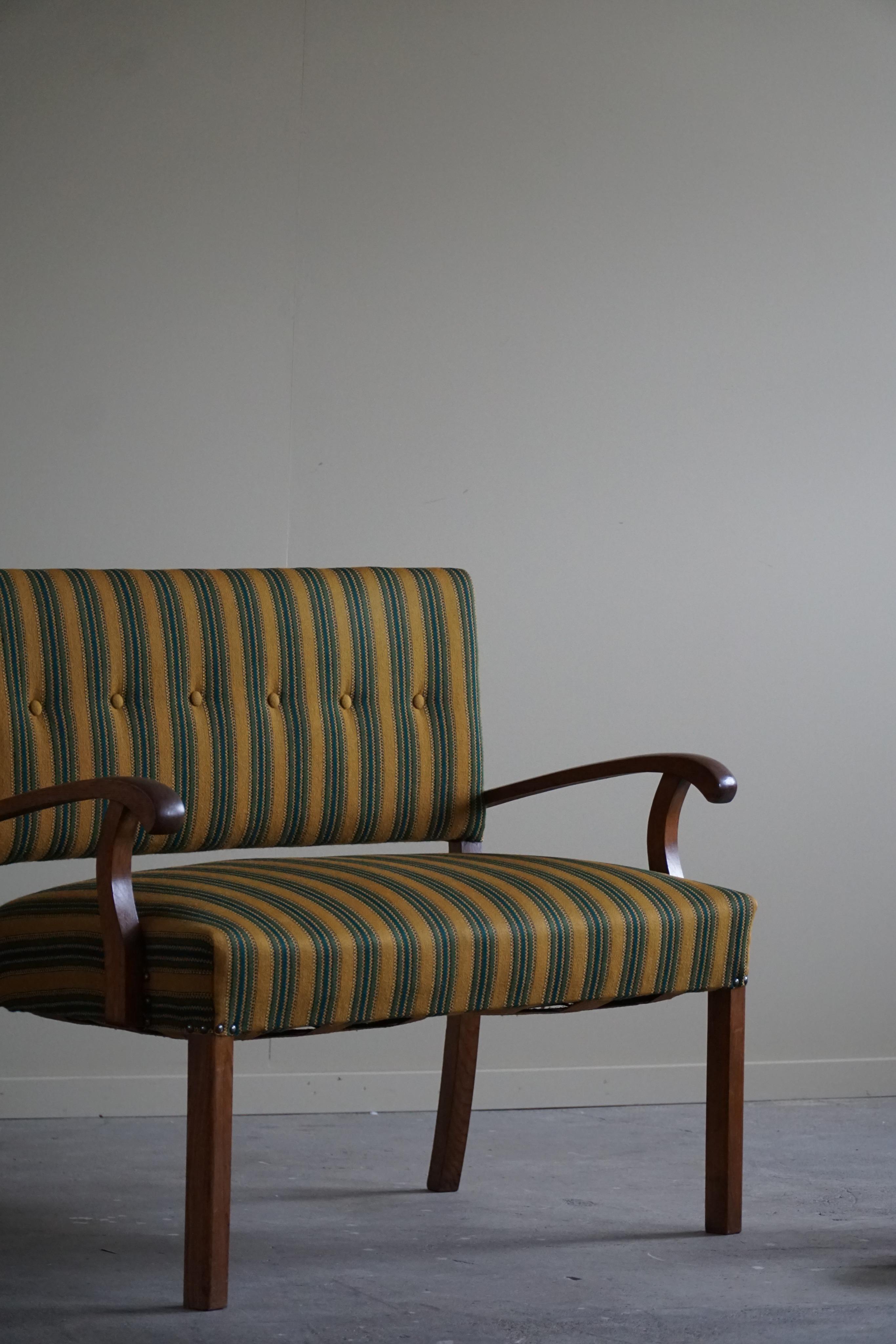 Divano classico moderno danese a due posti in Oak e tessuto, anni '30 1