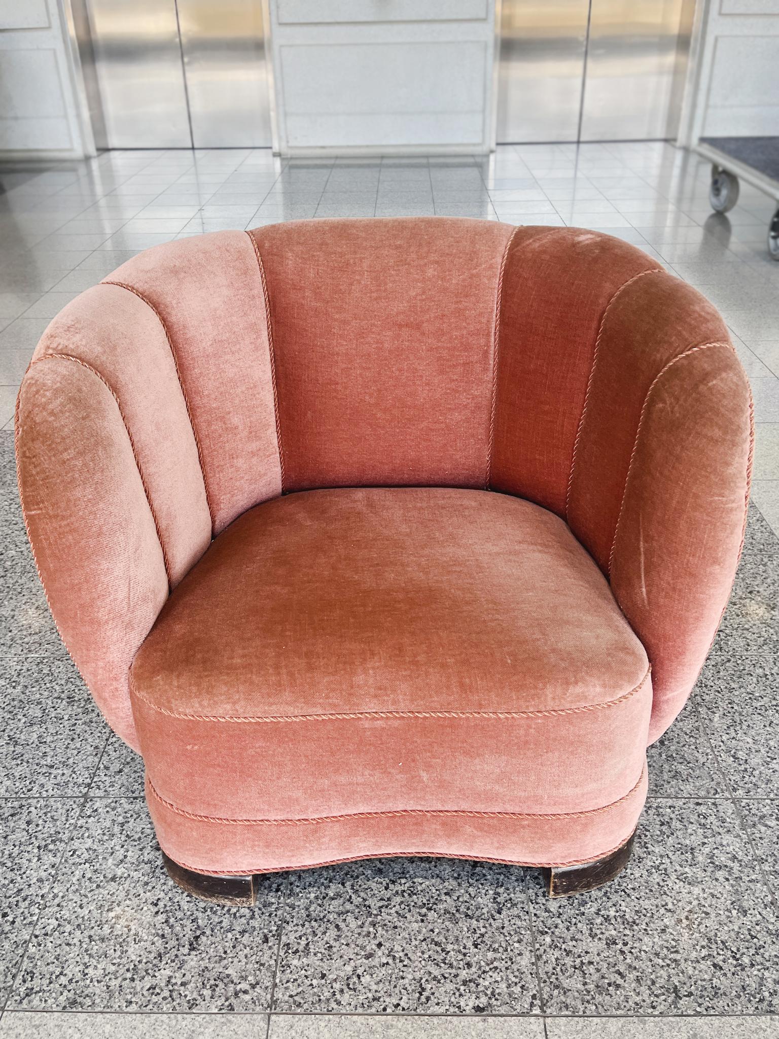Scandinavian Modern Danish Modern Club Chair in the Style of Viggo Boesen For Sale