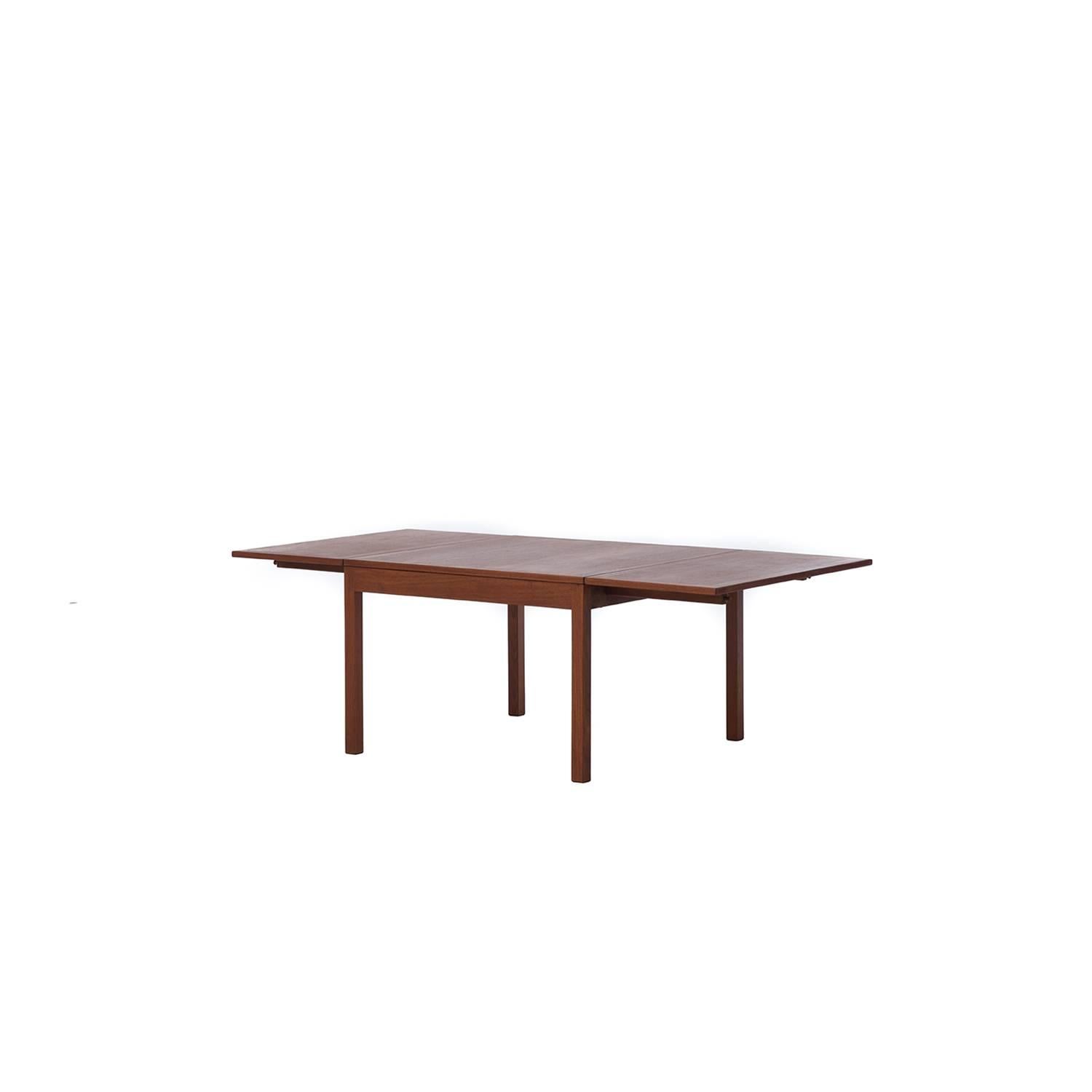 This lovely original Danish Modern coffee, designed by Børge Mogensen, can be used as a square or a wide rectangle depending upon the position of the leaves. The teak is rich and deep toned, with an oil finish.