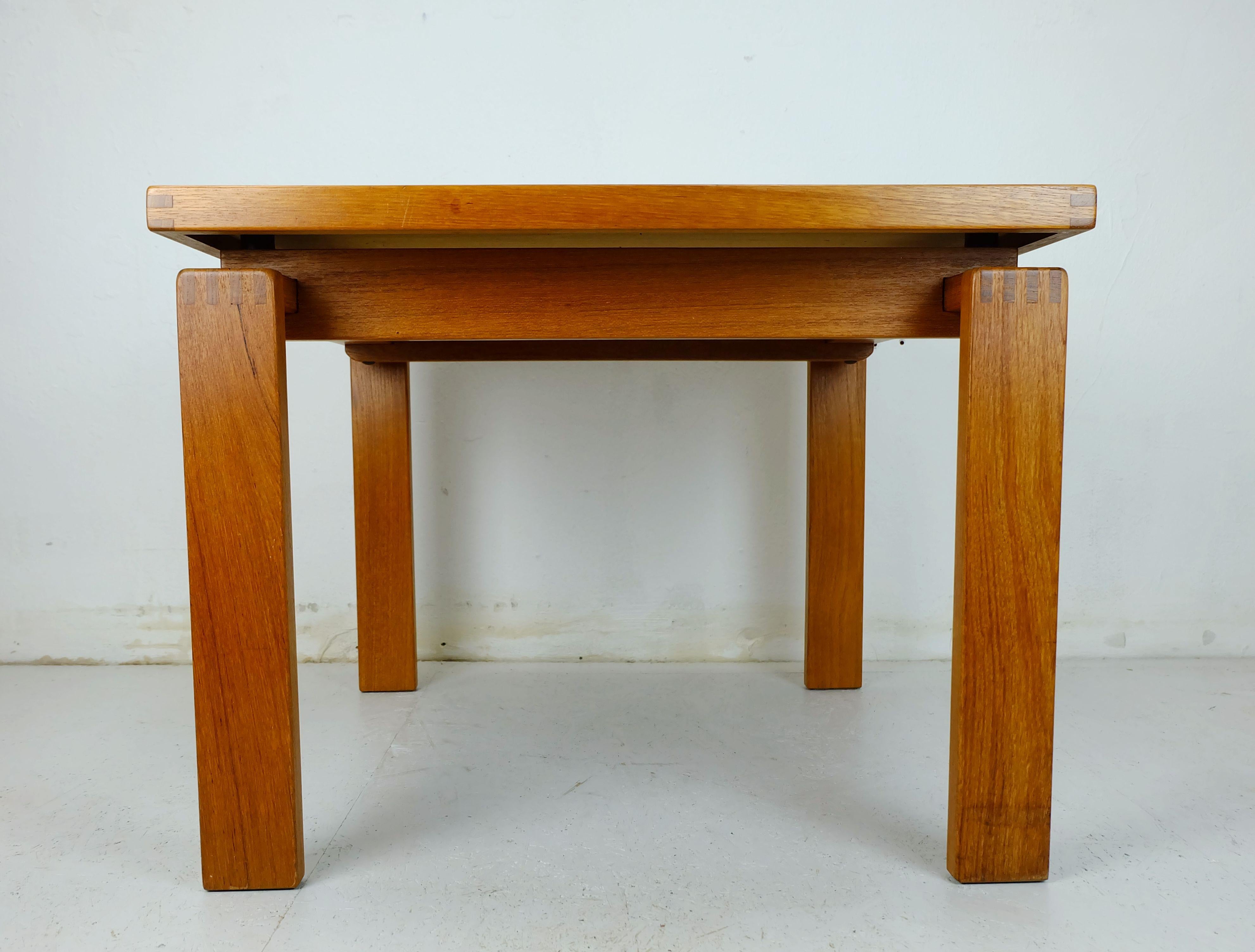 Fin du 20e siècle Table d'appoint COFFEE TABLE trioh danoise moderne en teck fabriquée dans les années 1970 en vente