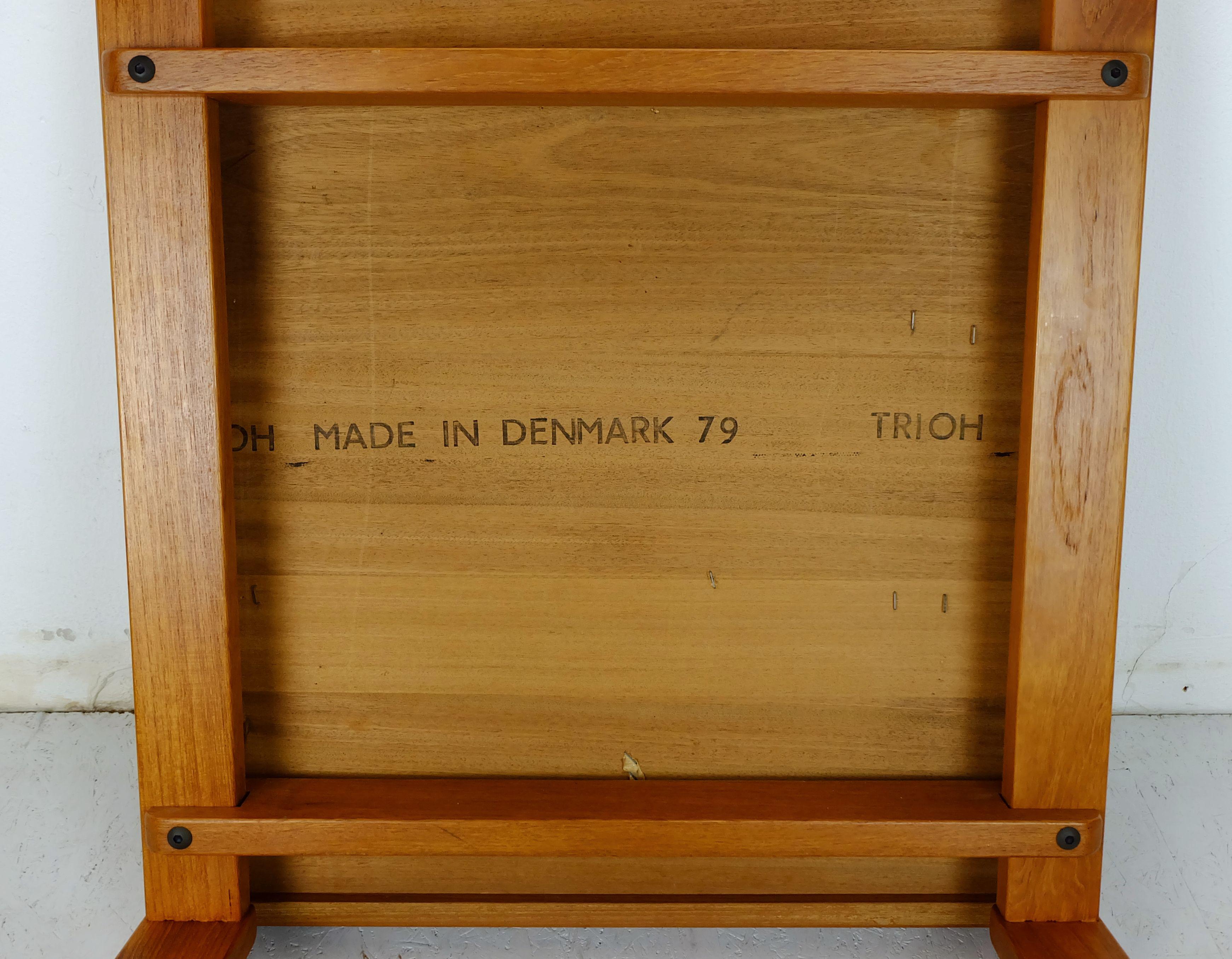 Table d'appoint COFFEE TABLE trioh danoise moderne en teck fabriquée dans les années 1970 en vente 2