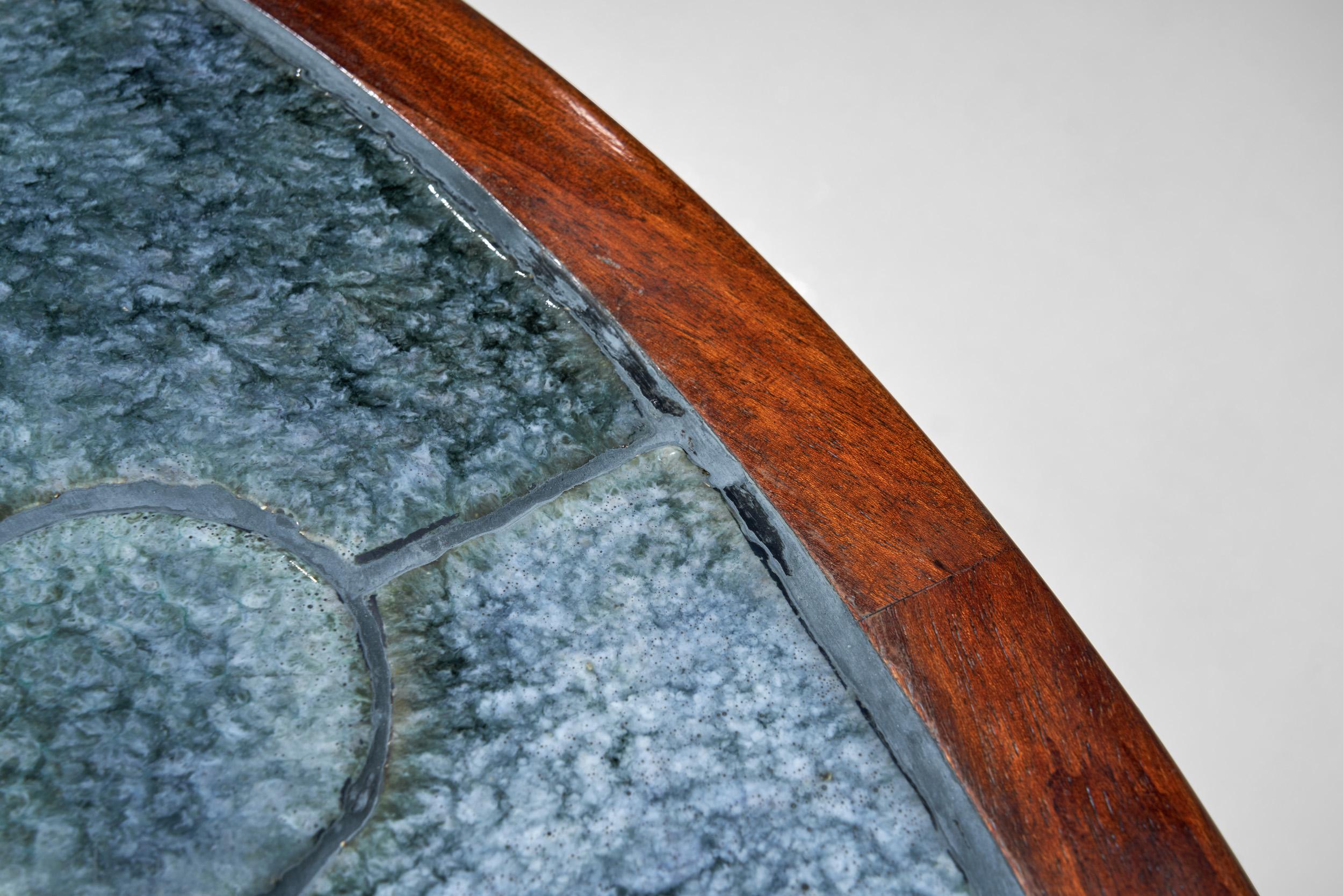 Table basse moderne danoise avec carreaux bleus, Danemark années 1950 en vente 3