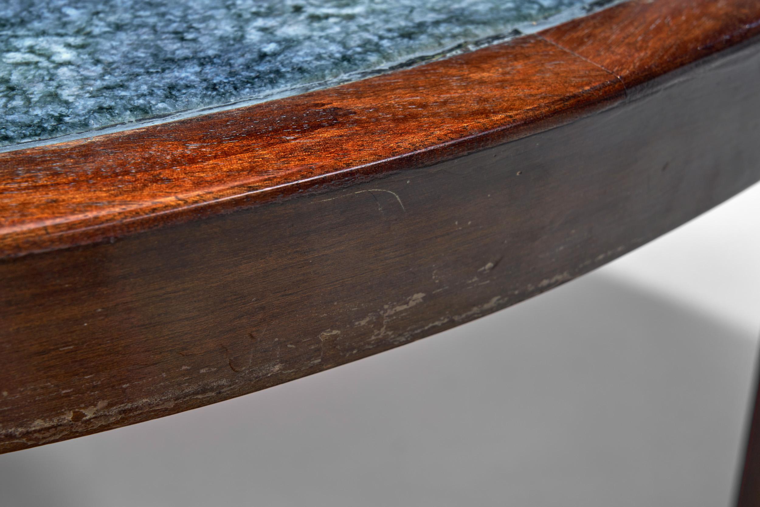 Table basse moderne danoise avec carreaux bleus, Danemark années 1950 en vente 5