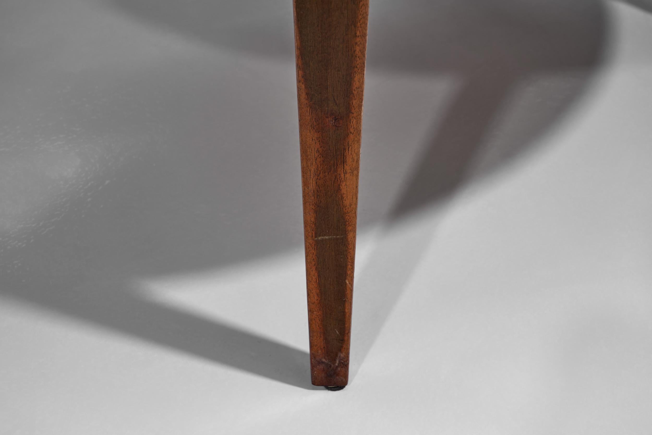 Table basse moderne danoise avec carreaux bleus, Danemark années 1950 en vente 8