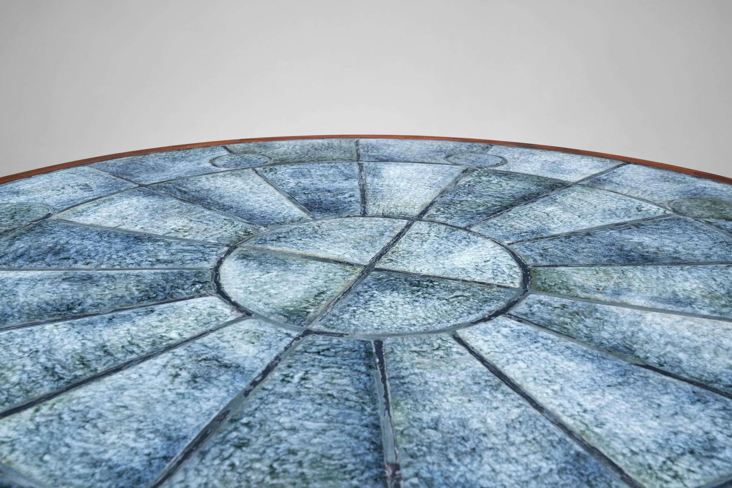 Céramique Table basse moderne danoise avec carreaux bleus, Danemark années 1950 en vente