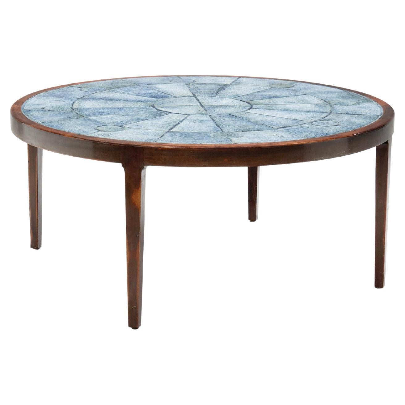 Dänischer moderner dänischer Couchtisch mit blauen Kacheln, Dänemark 1950er Jahre