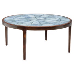 Table basse moderne danoise avec carreaux bleus, Danemark années 1950