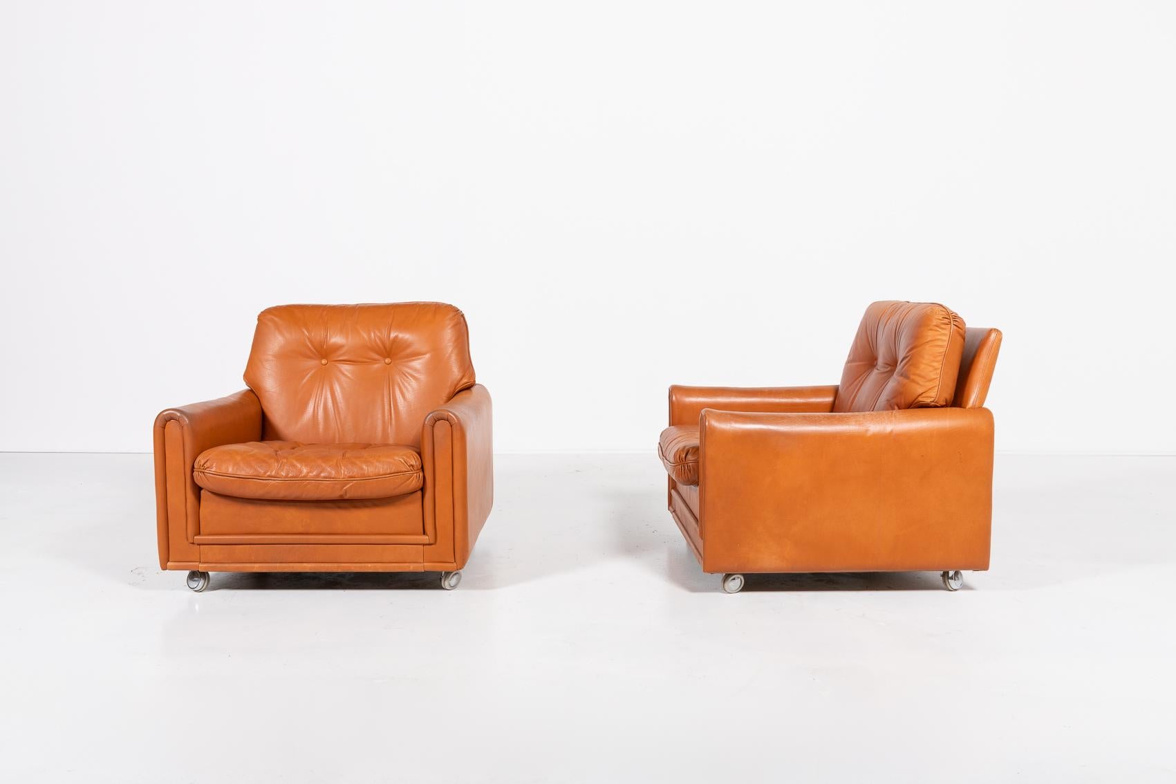 Danish Modern cognac leather armchairs from 1960’s In Good Condition For Sale In TOLLEBEEK, NL