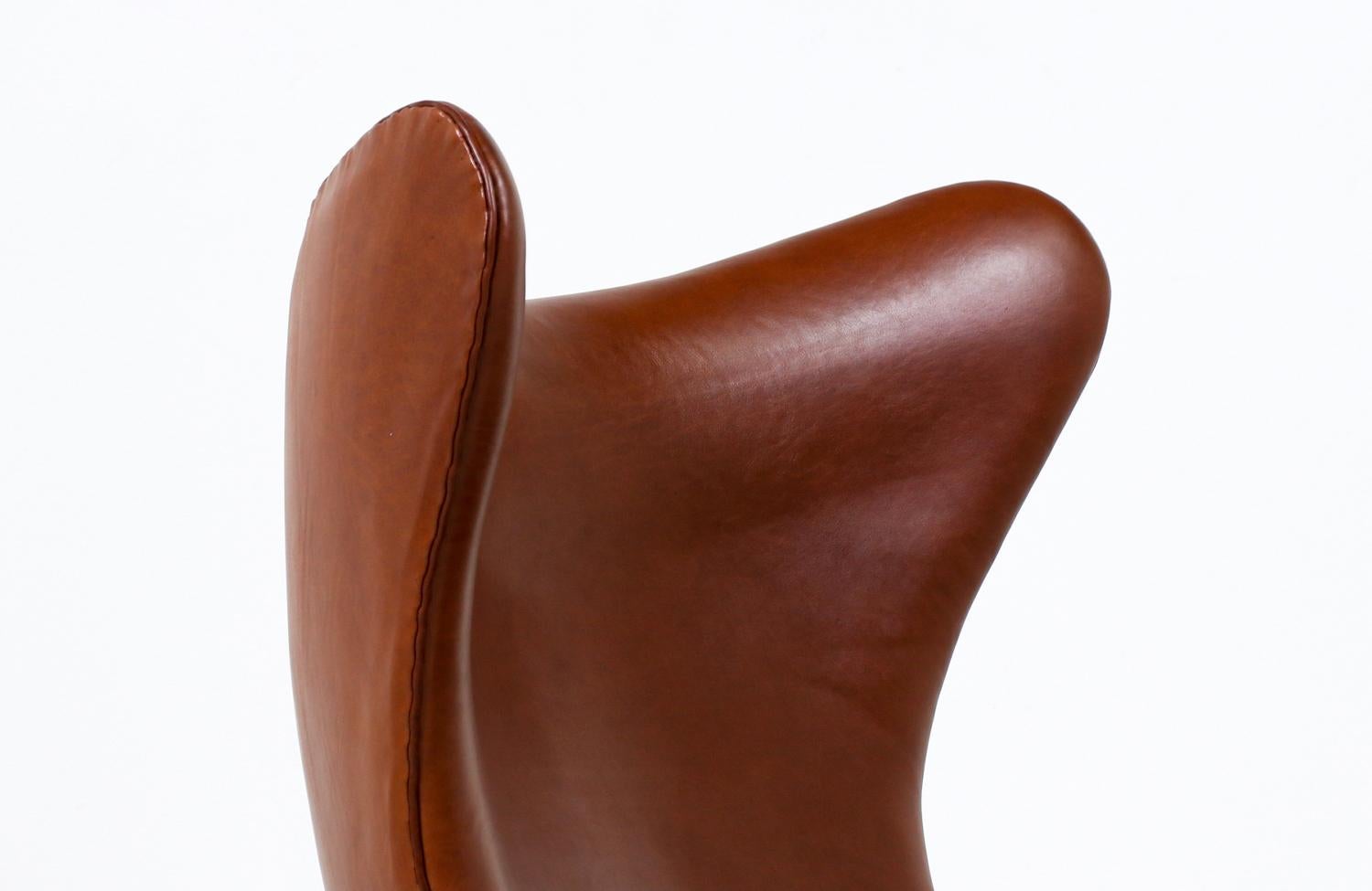 Expertly Restored - Danish Modern Cognac Leather “Egg” Chair by Arne Jacobsen For Sale 2