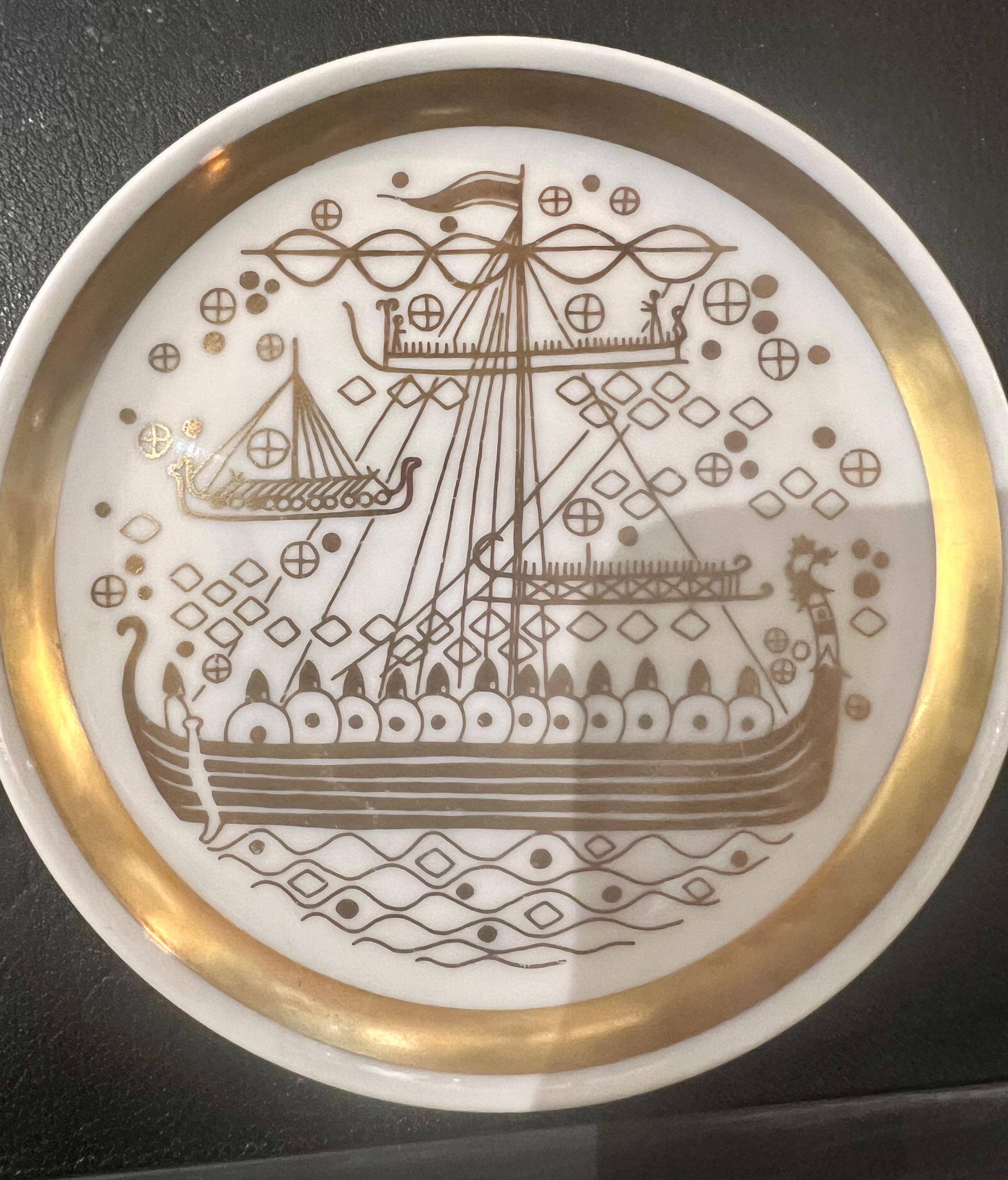 Petite assiette décorative danoise moderne de collection Viking de Porsgrund, Norvège  Excellent état - En vente à San Diego, CA