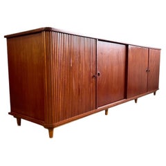 Dänische moderne Konsole oder Kredenz mit Tambour-Türen