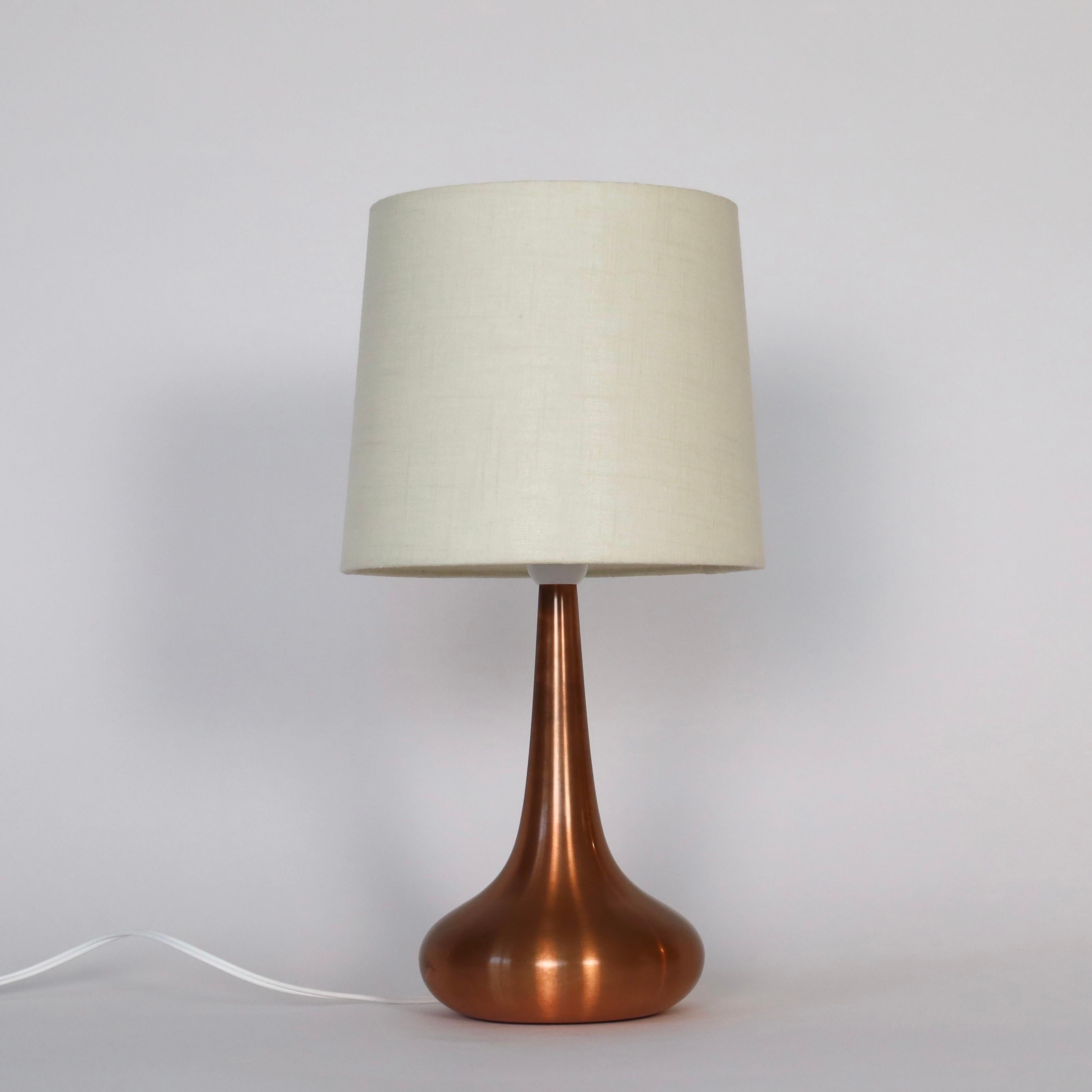 Lampada da tavolo moderna danese in rame di Jo Hammerborg, anni '60, Danimarca In condizioni buone in vendita a Værløse, DK
