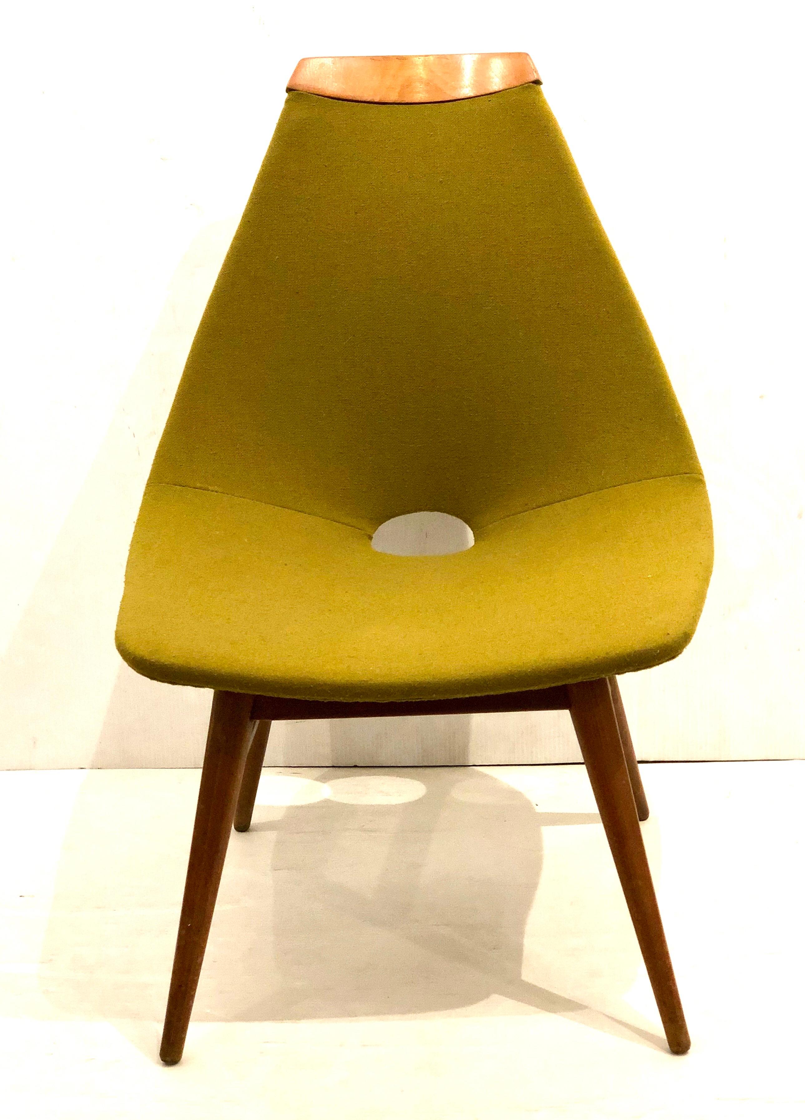 Scandinave moderne Fauteuil d'angle danois moderne conçu par Judit Burian en vente