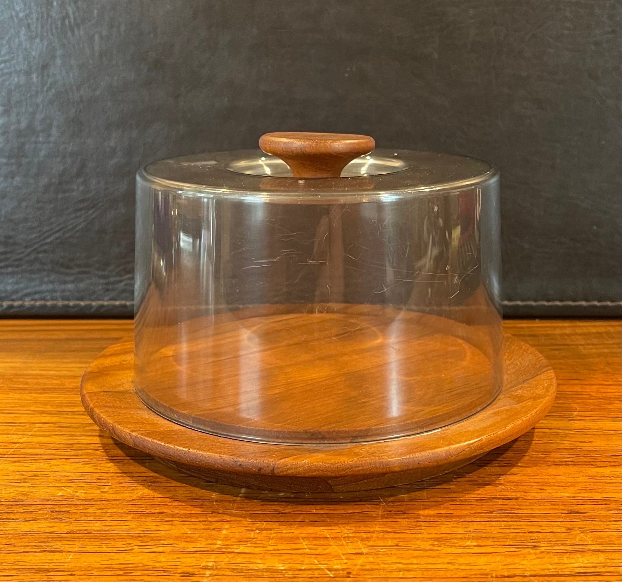 Small Danish modern cheese platter /server with plastic dome cover by Luthje Wood of Denmark, circa 1970s.  The piece is in very good vintage condition and measures 7.5