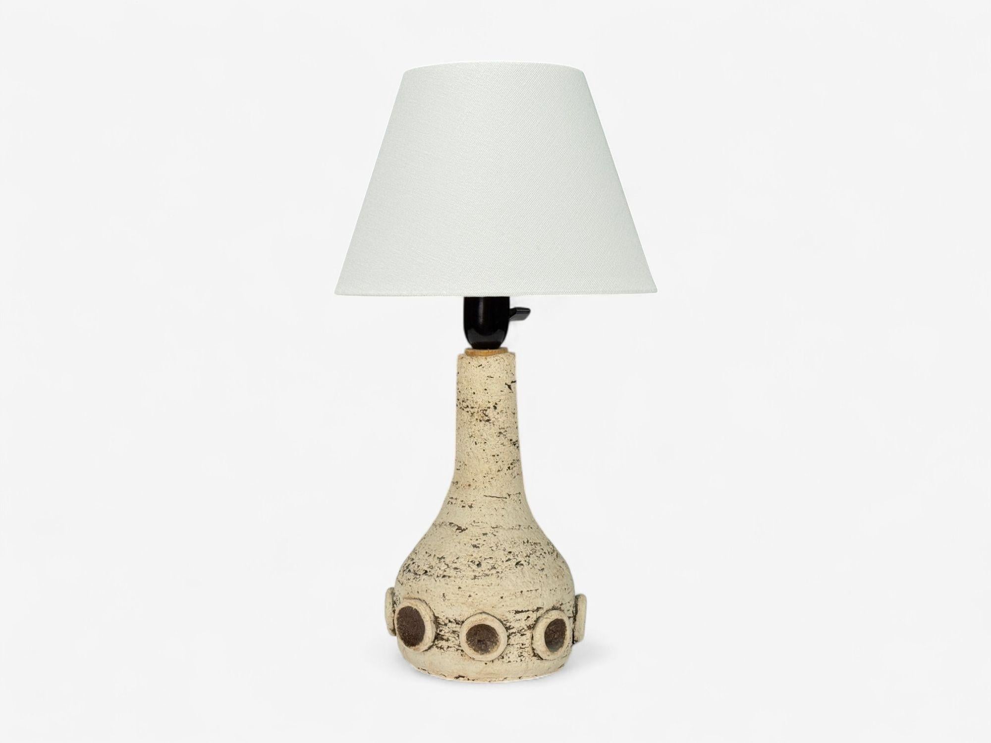 Danish Mid-Century Modern, Crackle Stoneware, Table Lamp, Denmark, 1970s

A unique beige and black stoneware table lamp designed and produced in Denmark in the second half of the 20th century.

Stoneware, Denmark c. 1970s

Sold without