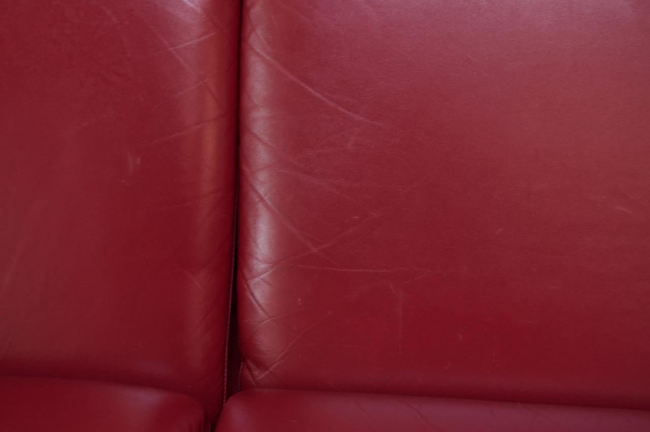 Sofá moderno danés de cuero arándano de Hans Olsen en venta 8