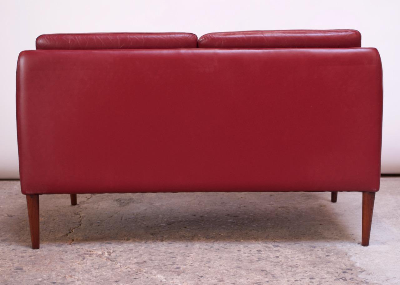 Danish Modern Cranberry Leather Settee by Hans Olsen For Sale 1
