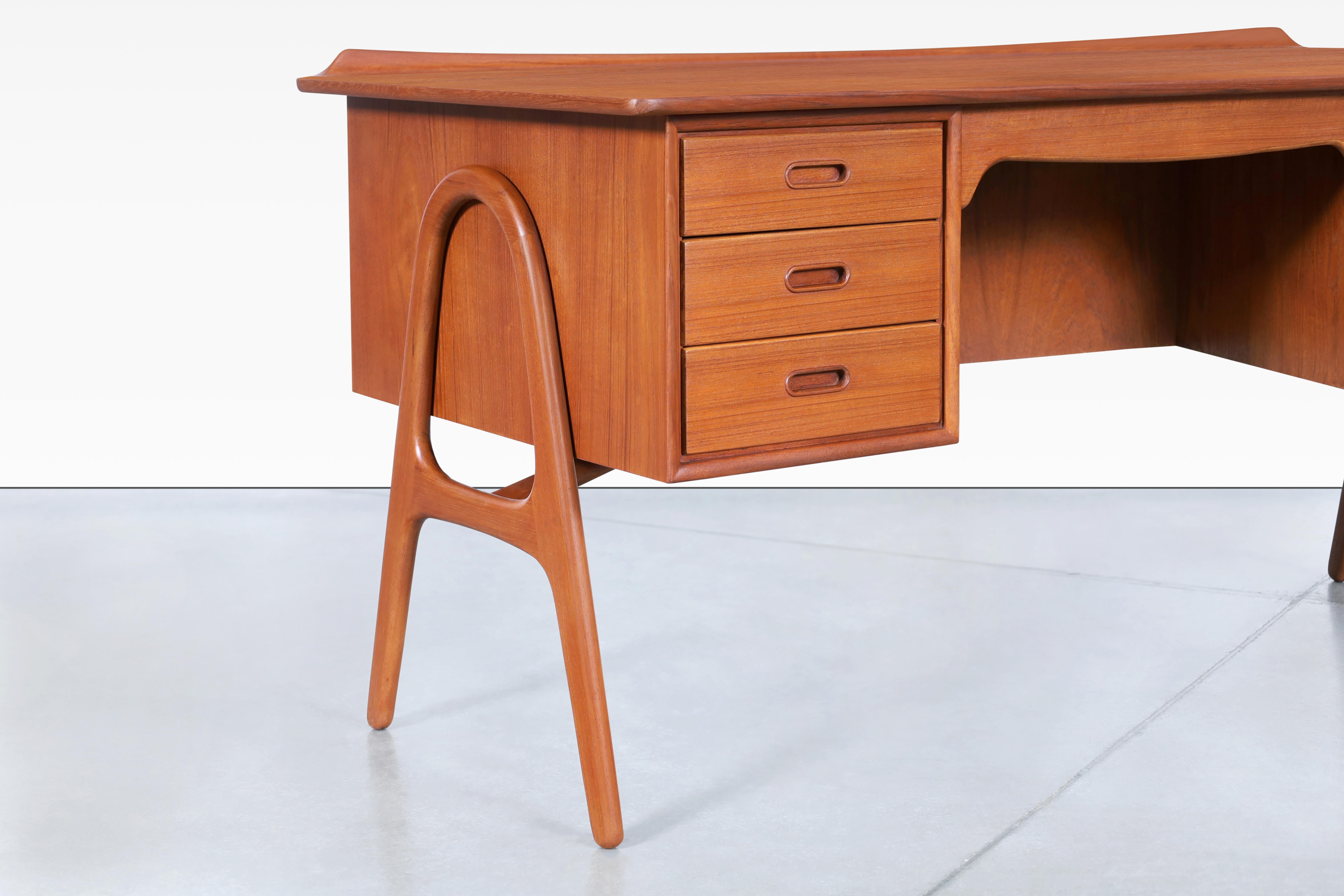 Mid-20th Century Danish Modern Curved Teak Desk by Svend Aage Madsen