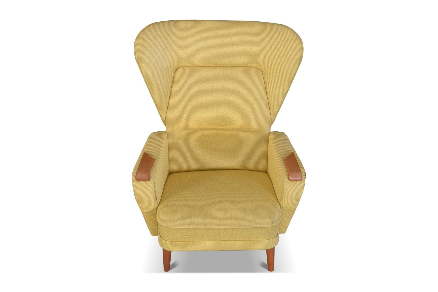 Autre Fauteuil danois moderne courbé Wingback en teck et laine jaune en vente