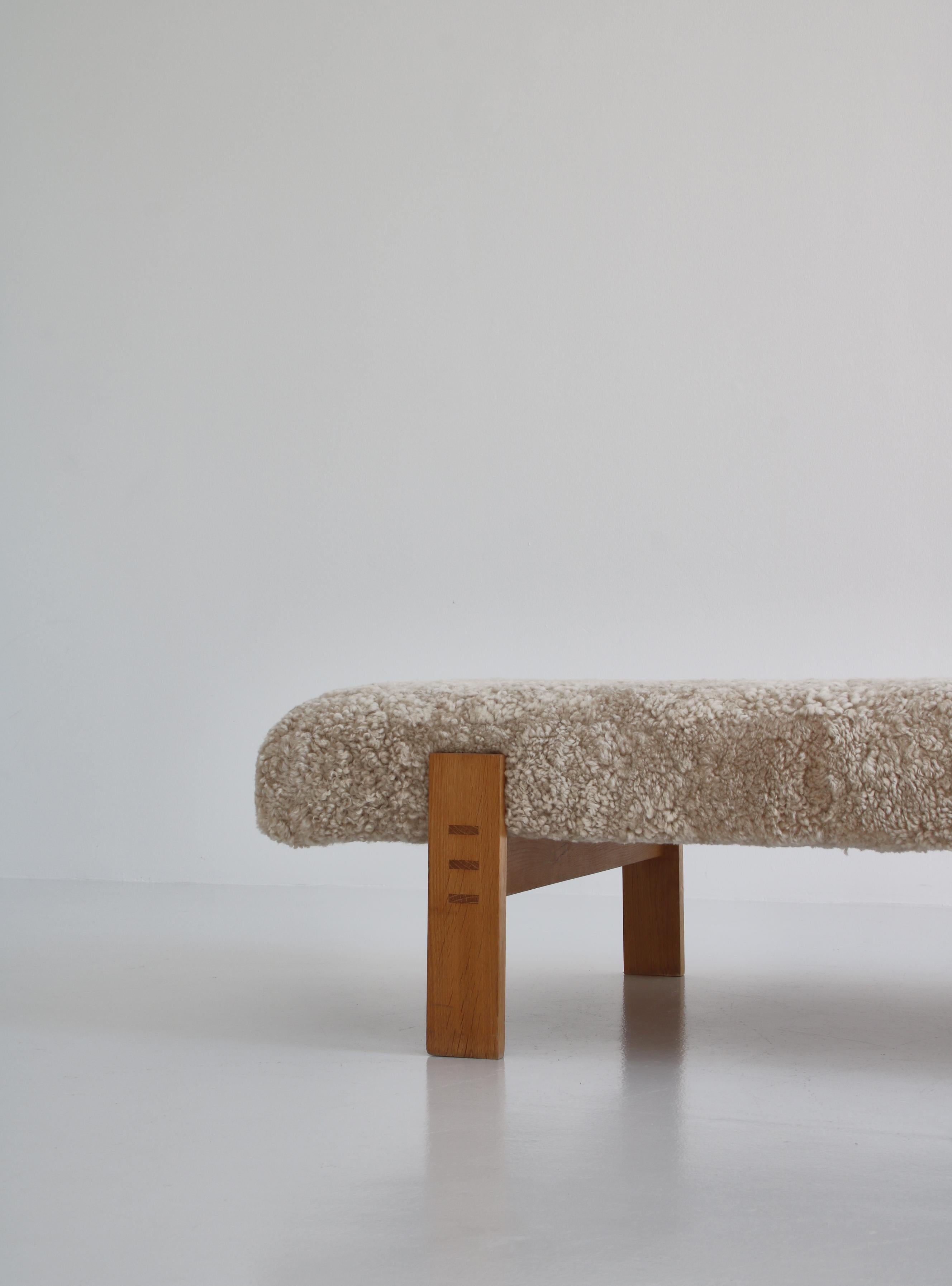 Danish Modern Daybed in Oak and Sheepskin by Eva & Nils Koppel in the 1960s In Good Condition In Odense, DK