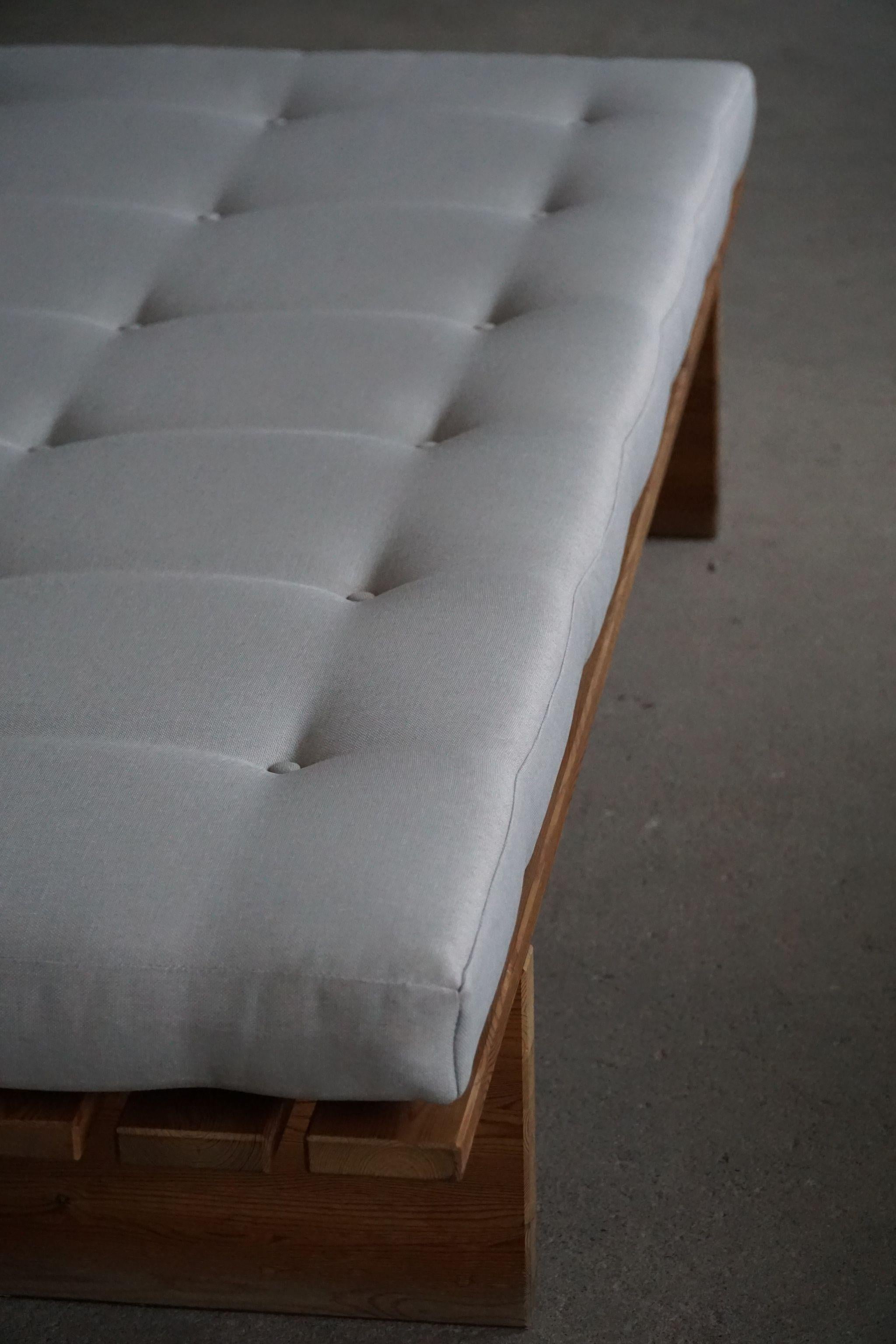 Danish Modern Daybed, Reupholstered, Made in Pine, by Nyt i Bo, 1970s For Sale 10