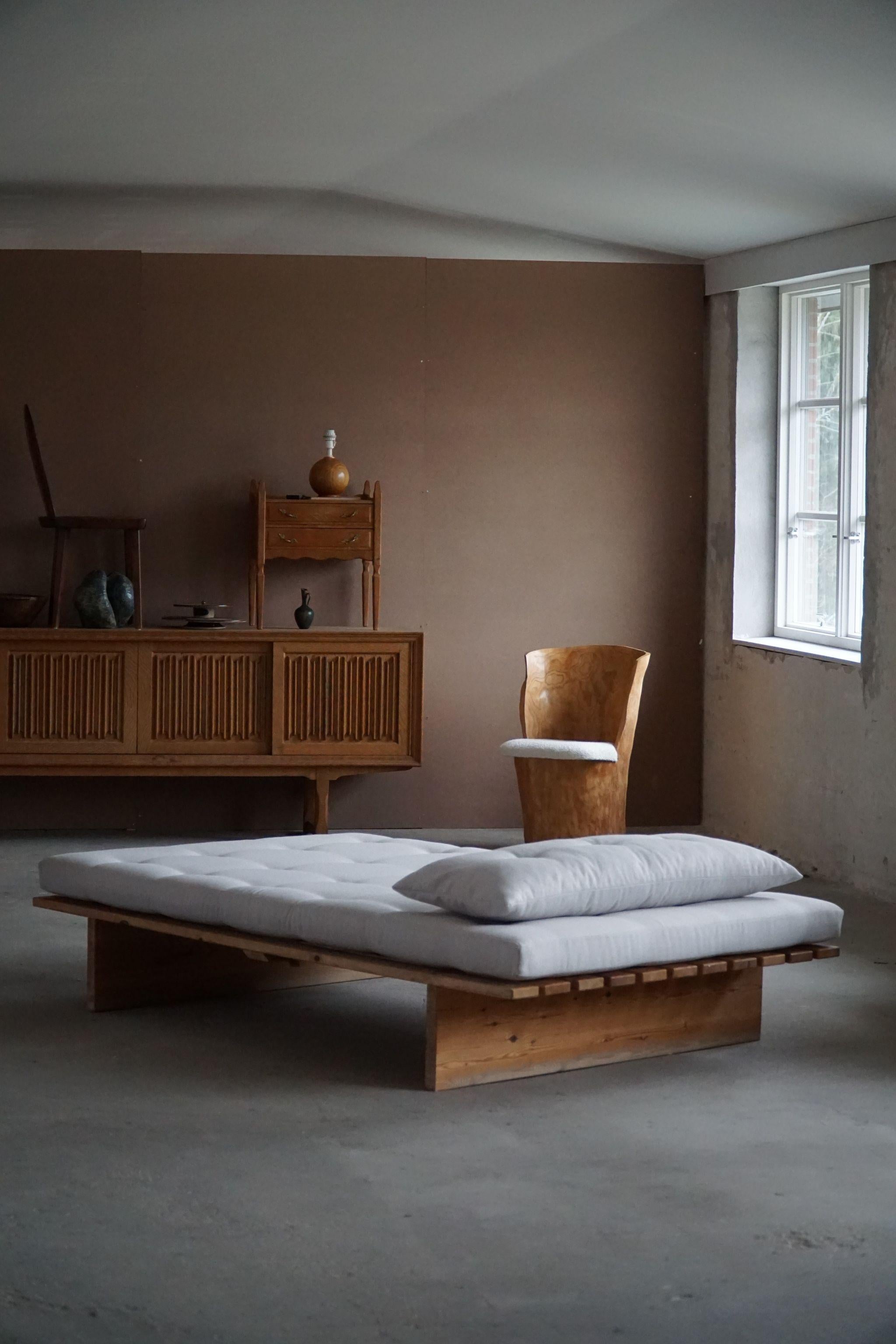 Danish Modern Daybed, Reupholstered, Made in Pine, by Nyt i Bo, 1970s In Good Condition For Sale In Odense, DK