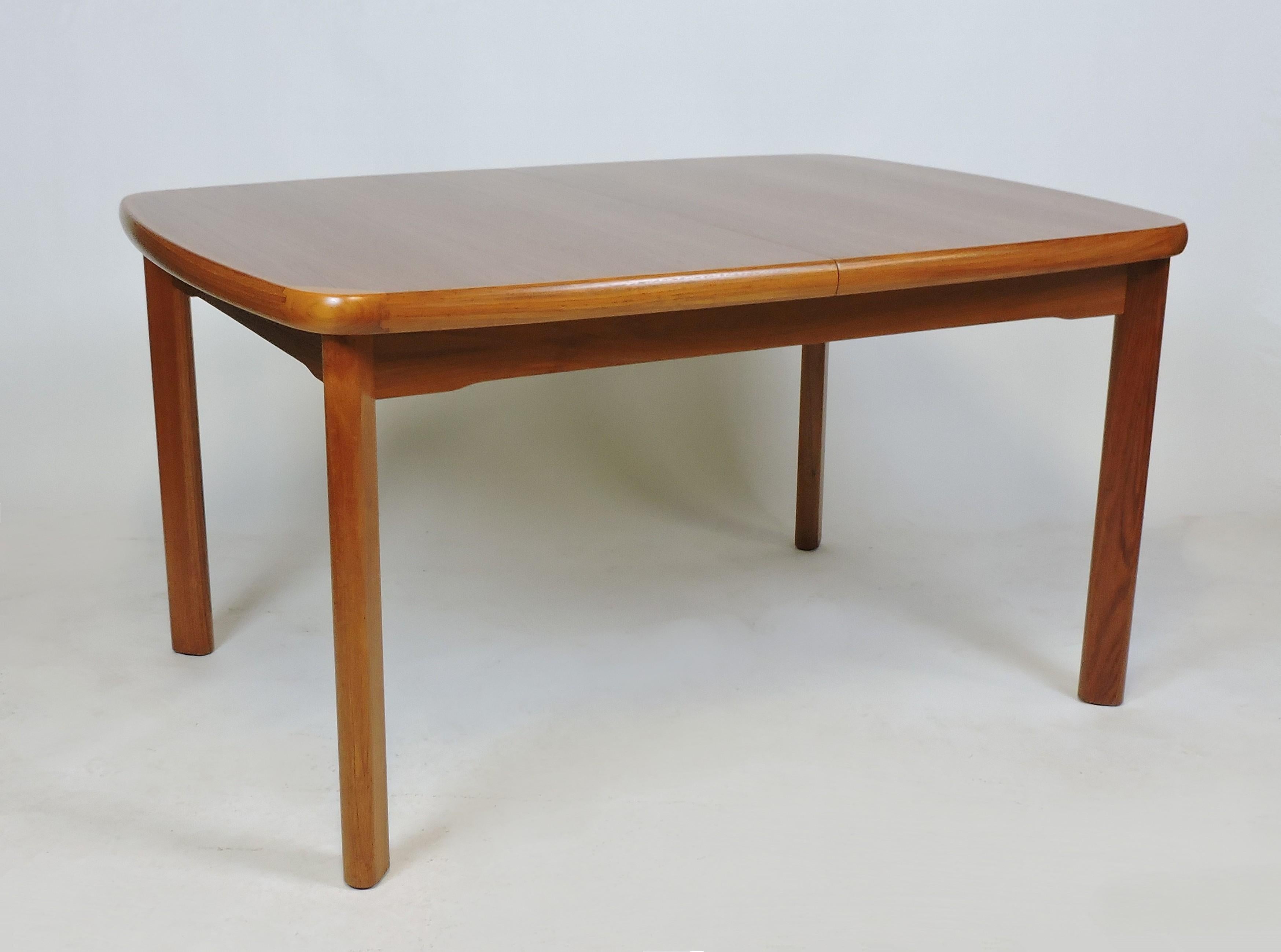 Danish Modern Design Extendable Teak Dining Table with Butterfly Leaf 5