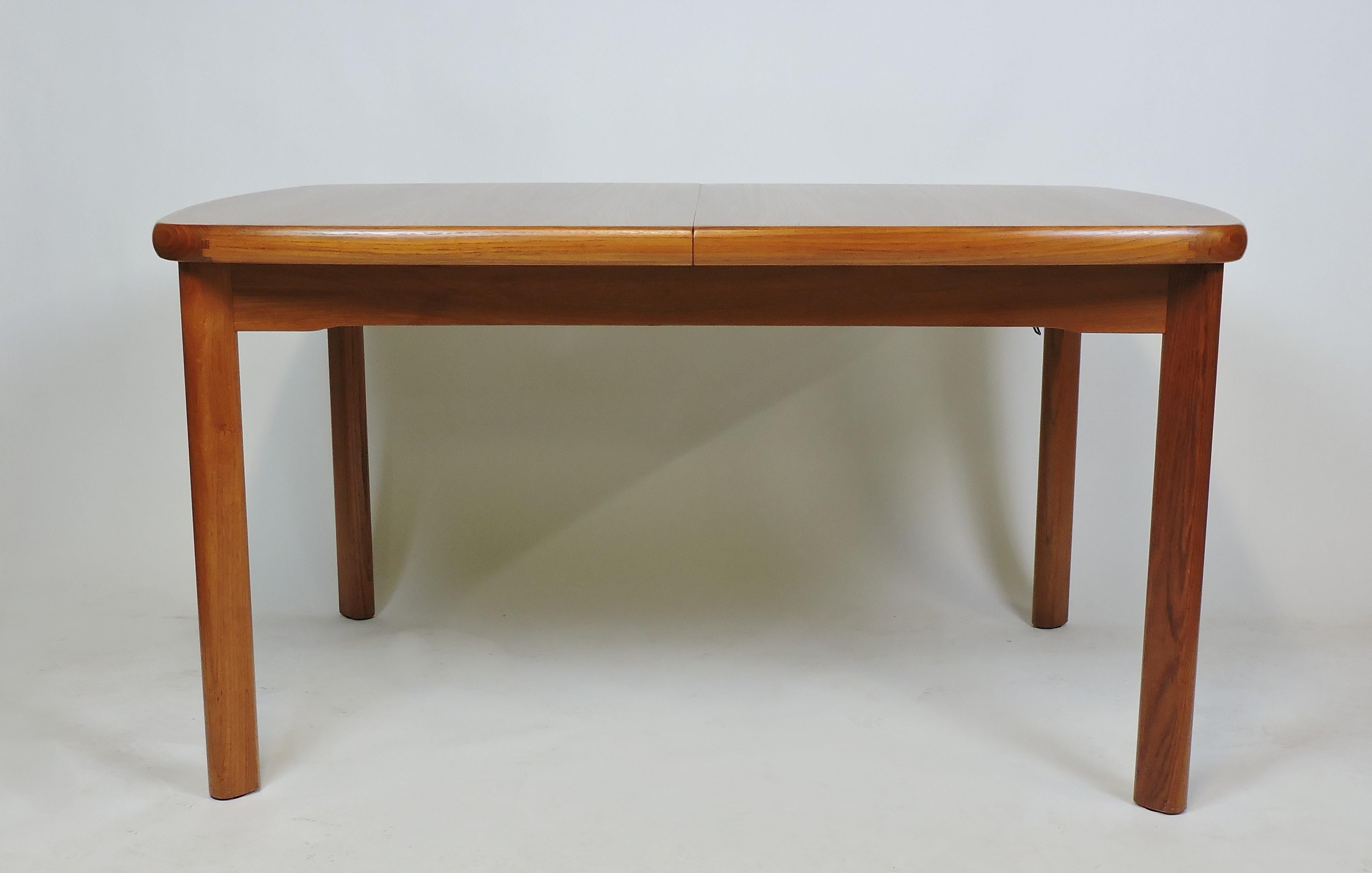 Scandinavian Modern Danish Modern Design Extendable Teak Dining Table with Butterfly Leaf