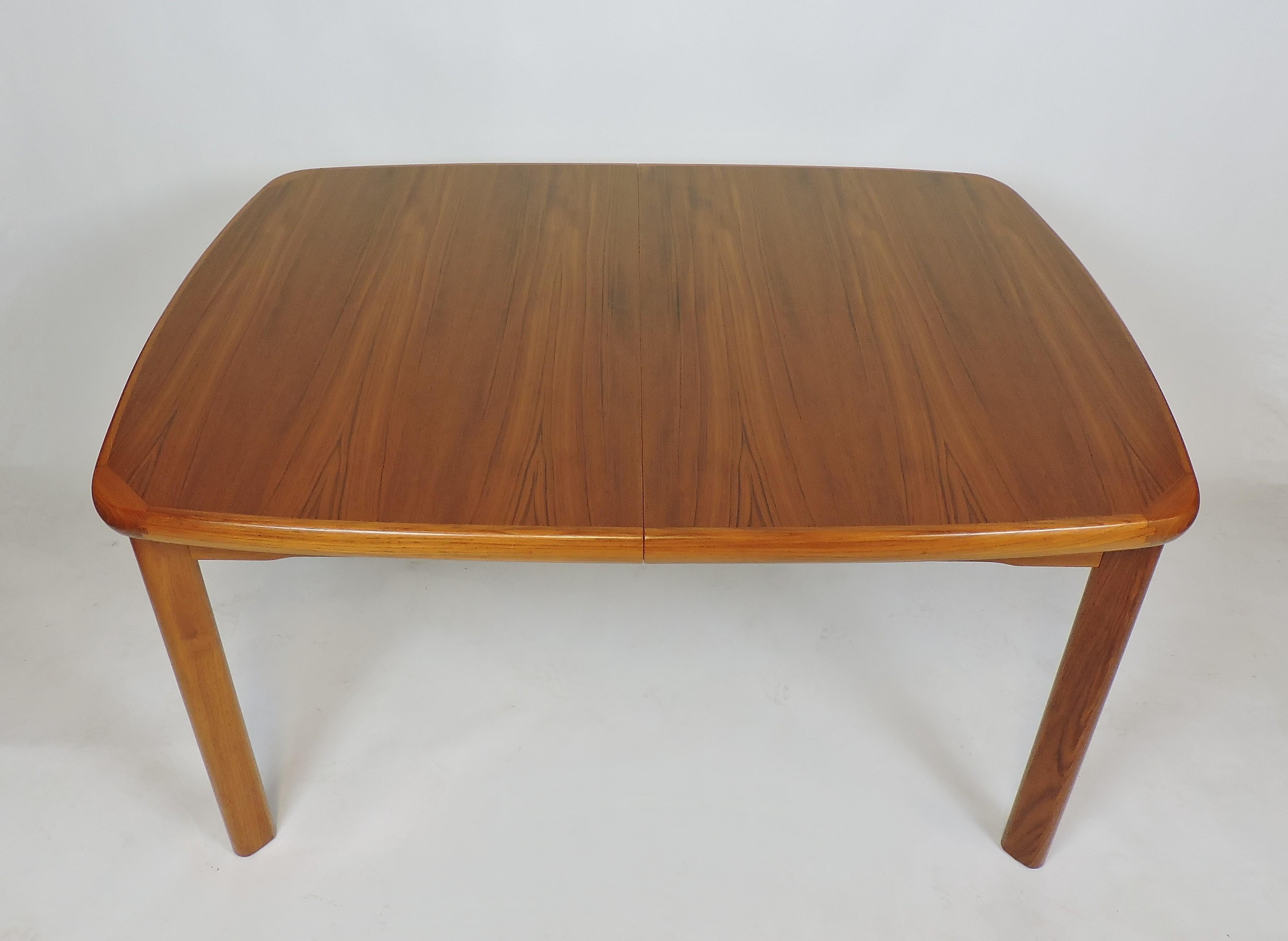 Unknown Danish Modern Design Extendable Teak Dining Table with Butterfly Leaf