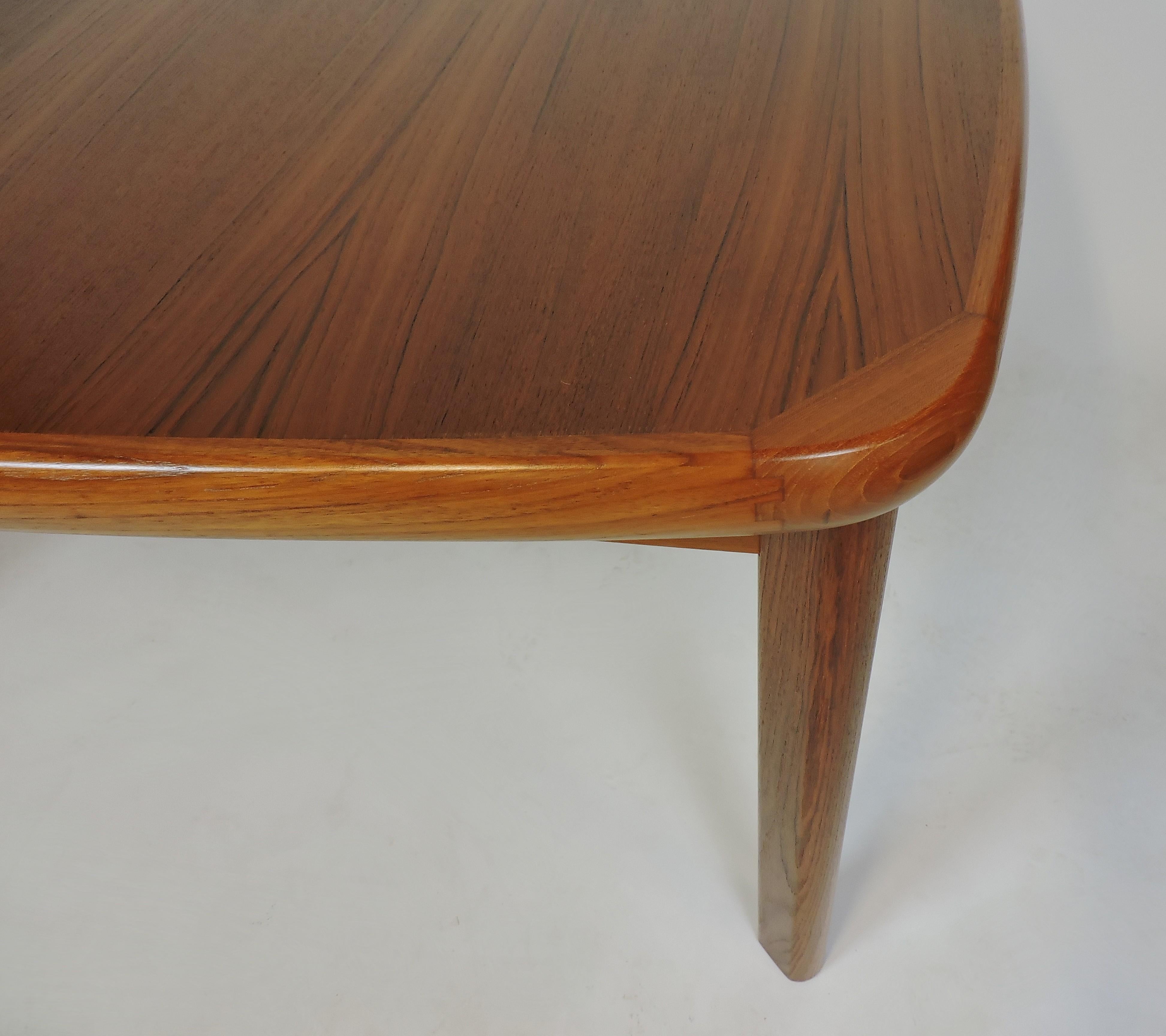 Late 20th Century Danish Modern Design Extendable Teak Dining Table with Butterfly Leaf