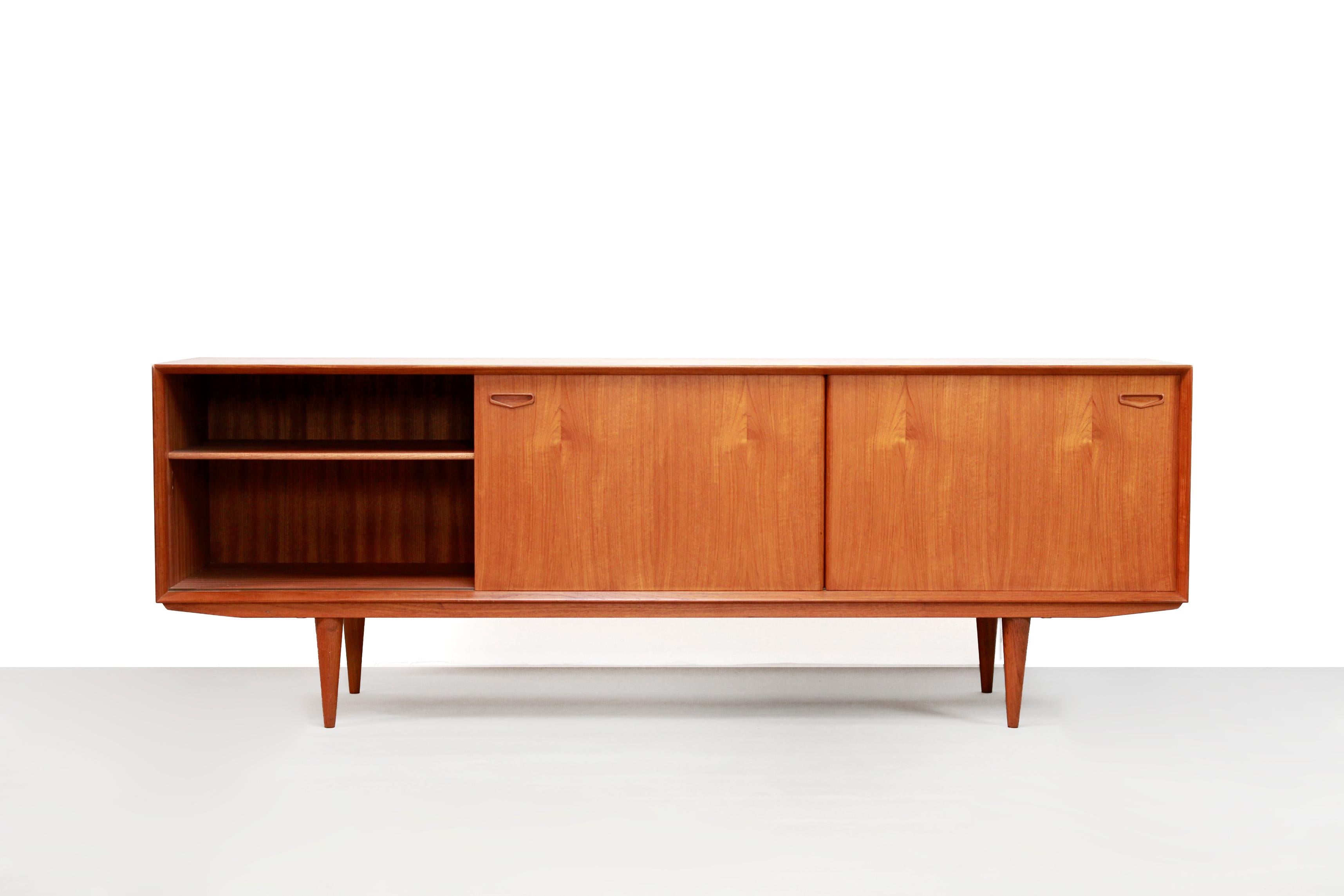 Danish Modern Design Sideboard Credenza from Clausen and Son in Teak, 1960s In Excellent Condition In Amsterdam, Noord Holland