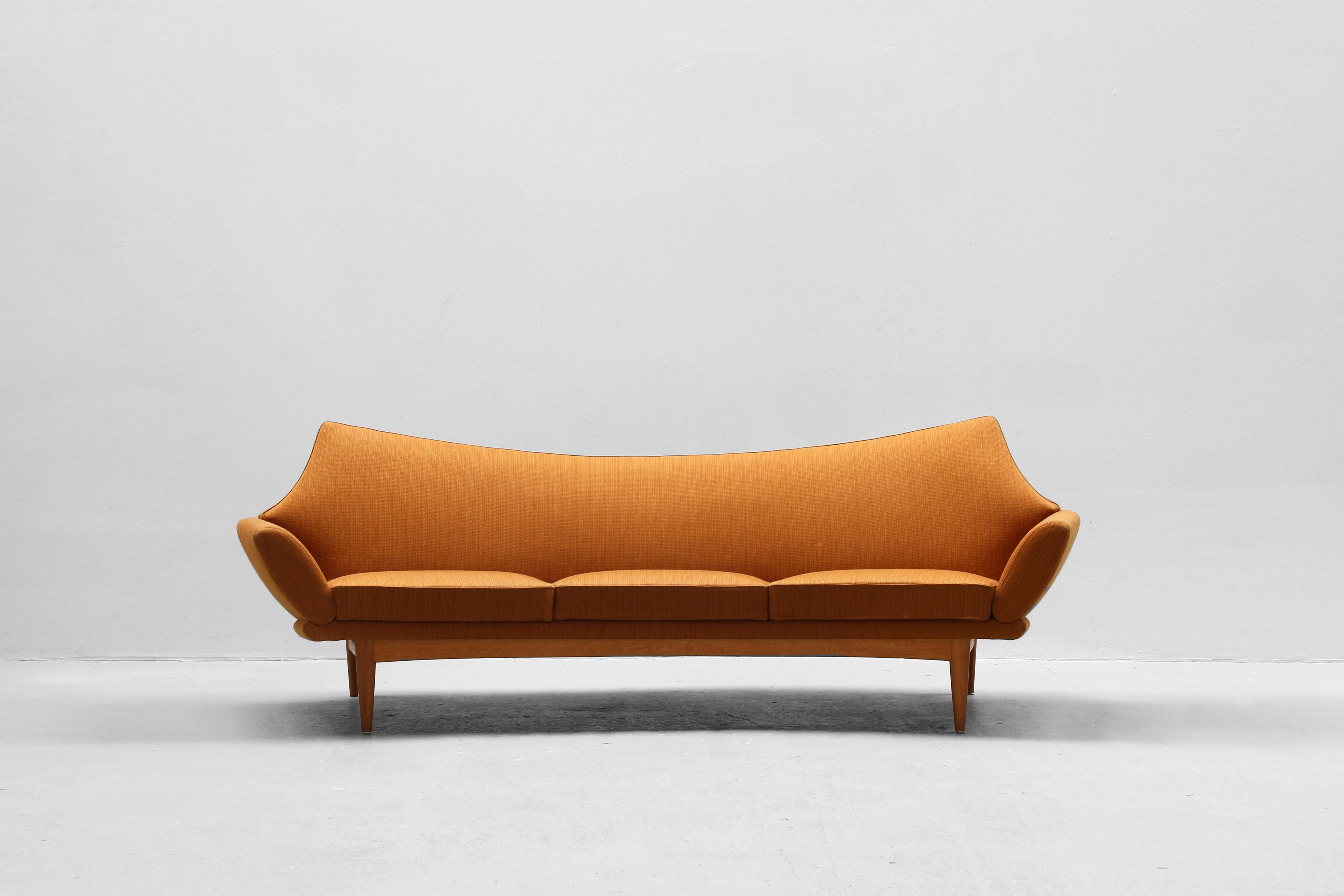 Beautiful and rare sofa designed by the Danish designer Johannes Andersen and produced by Trensums Fatöljfabrik in the 1960s in Sweden. The sofa is in great original condition without any stains or cracks. Ready for usage.
  