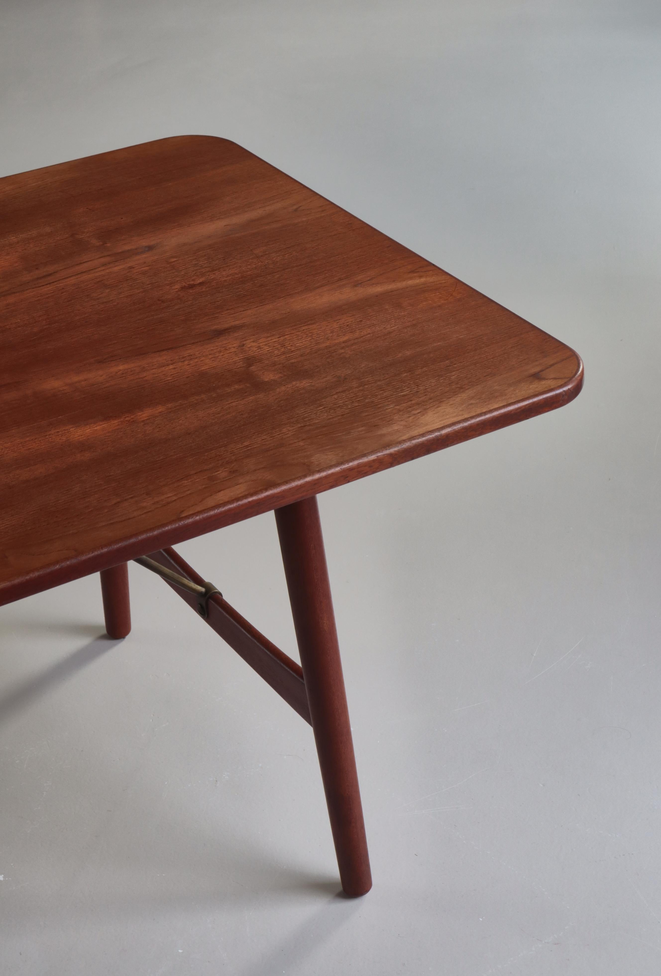Milieu du XXe siècle Bureau / Table de salle à manger moderne danoise par Børge Mogensen en bois de teck et laiton, années 1950 en vente