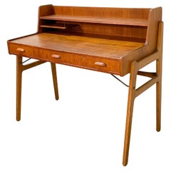 Danish Modern Desk in Teak and Oak