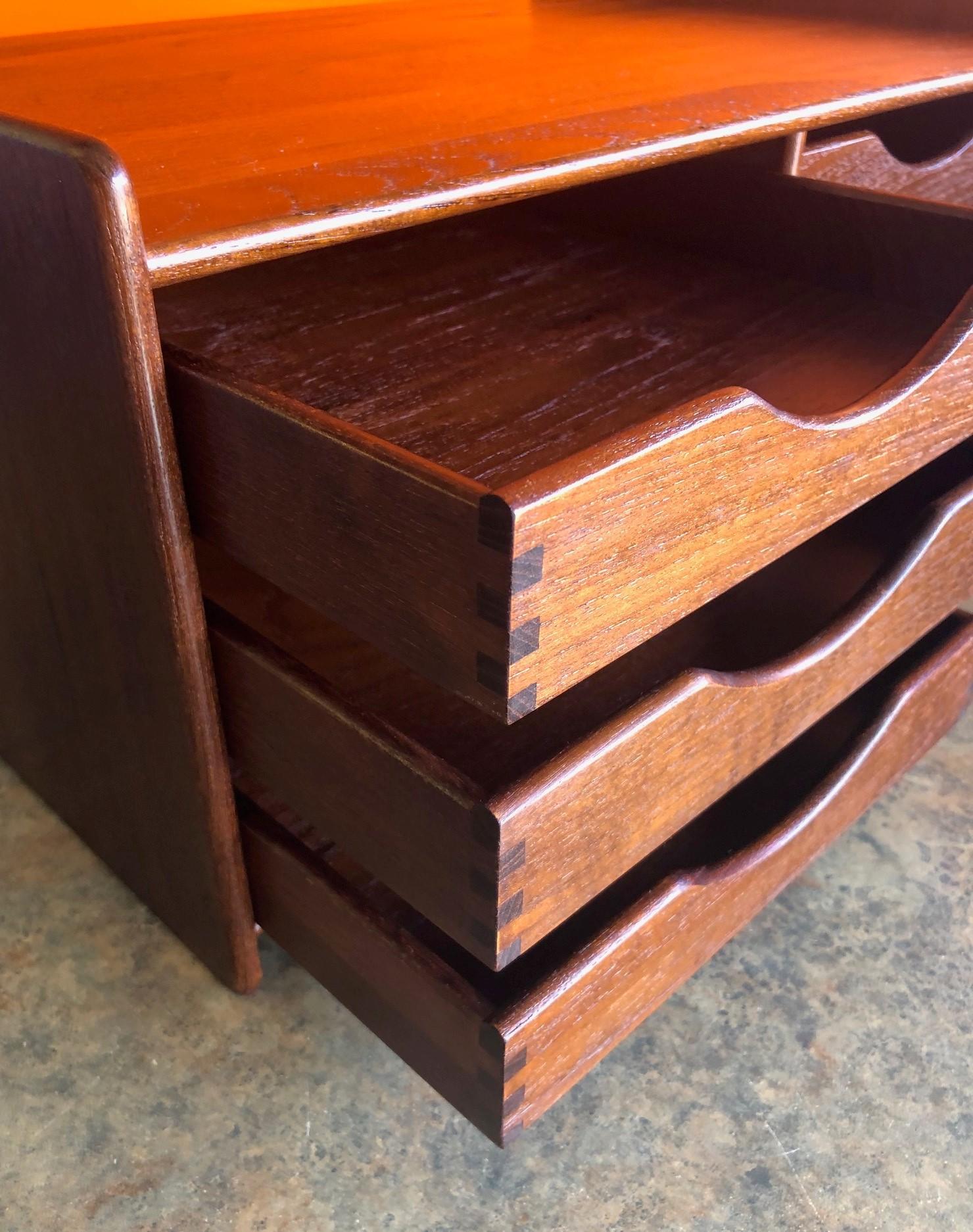 Danish Modern Desk Organizer / 6-Drawer Letter Tray in Teak In Excellent Condition In San Diego, CA