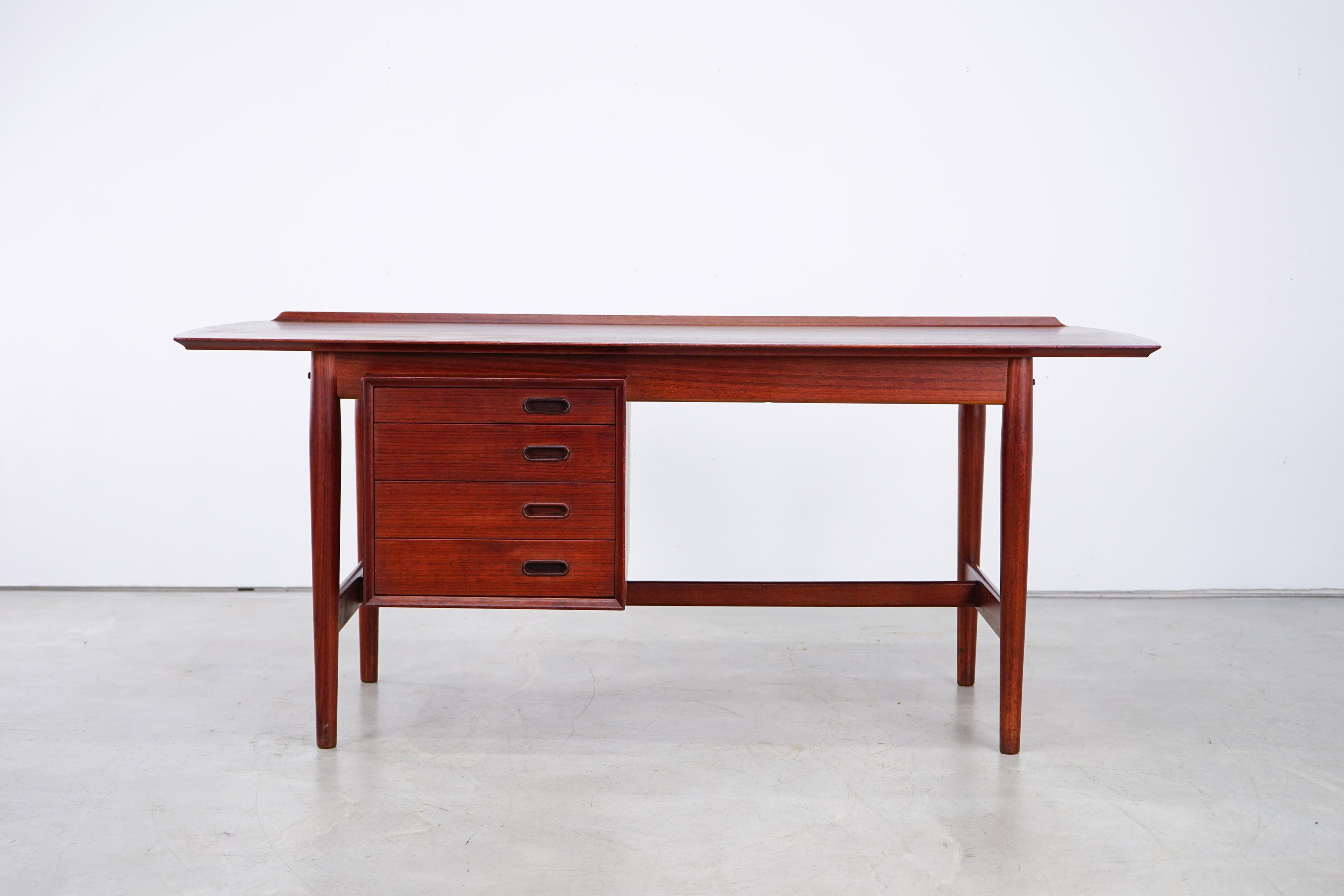 Danish Modern Desk OS60 by Arne Vodder for Sibast 1959 Teak In Good Condition For Sale In Munster, DE